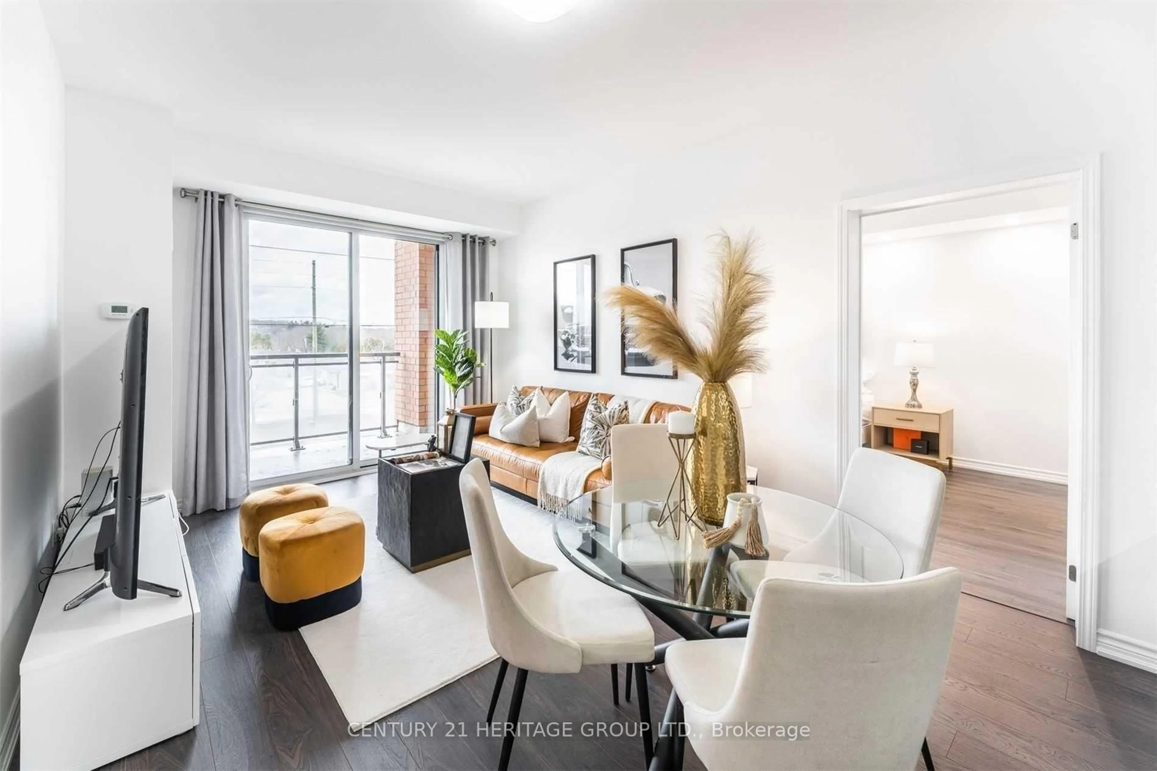 Living room with furniture, unknown for 11611 Yonge St #319, Richmond Hill Ontario L4E 1G2