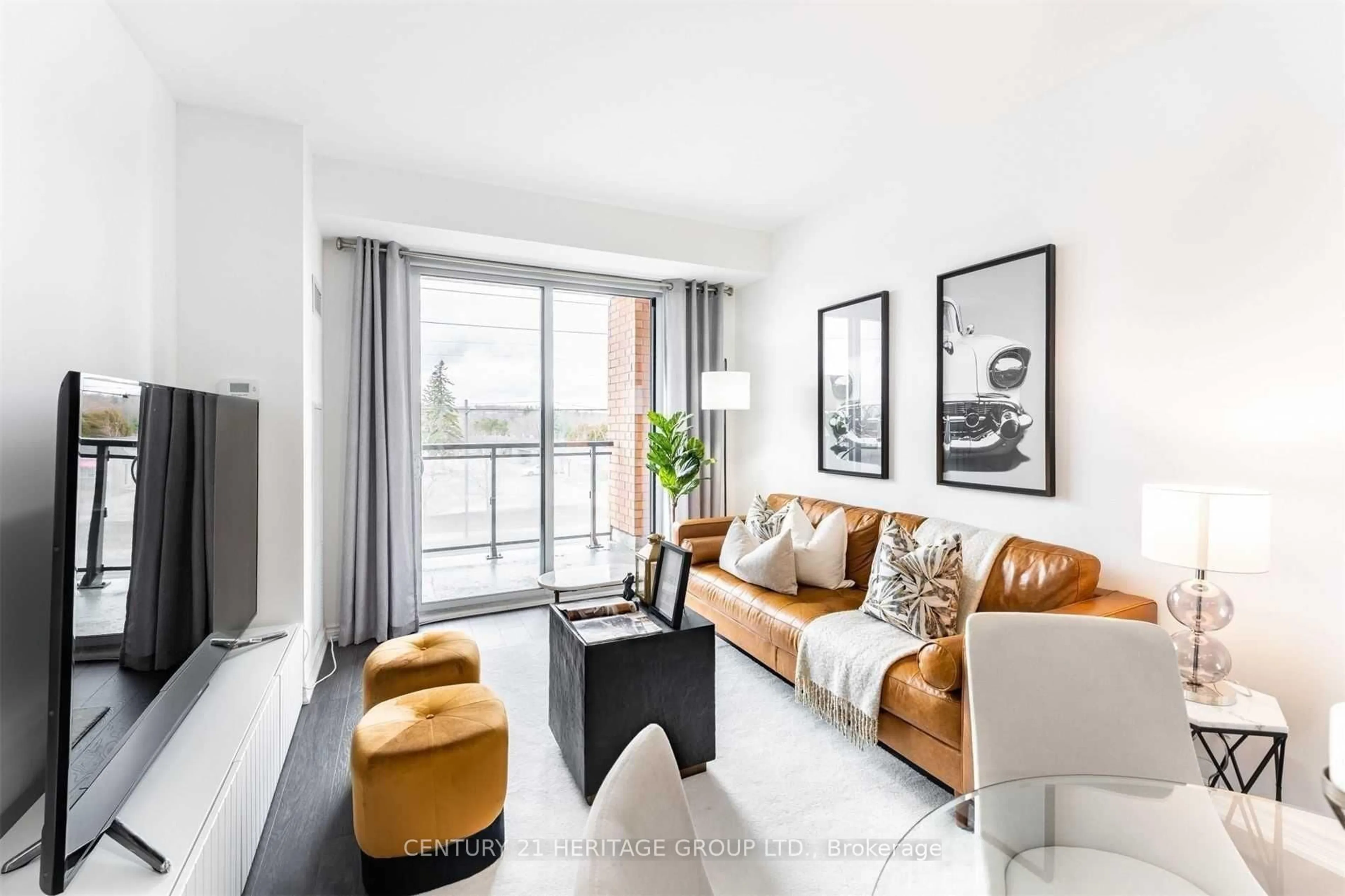 Living room with furniture, unknown for 11611 Yonge St #319, Richmond Hill Ontario L4E 1G2