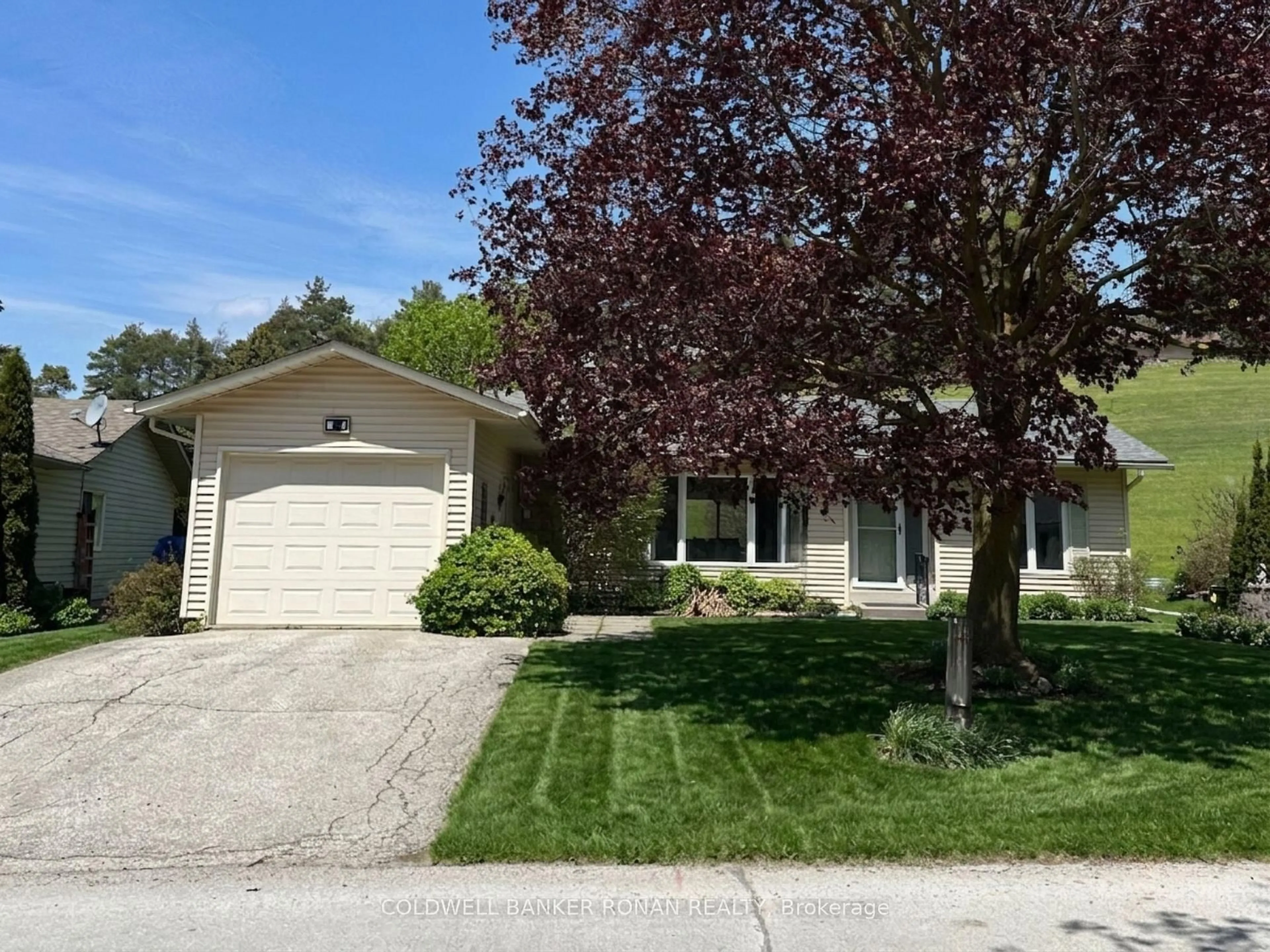 Home with vinyl exterior material, street for 4 Tecumseth Pines Dr, New Tecumseth Ontario L0G 1W0