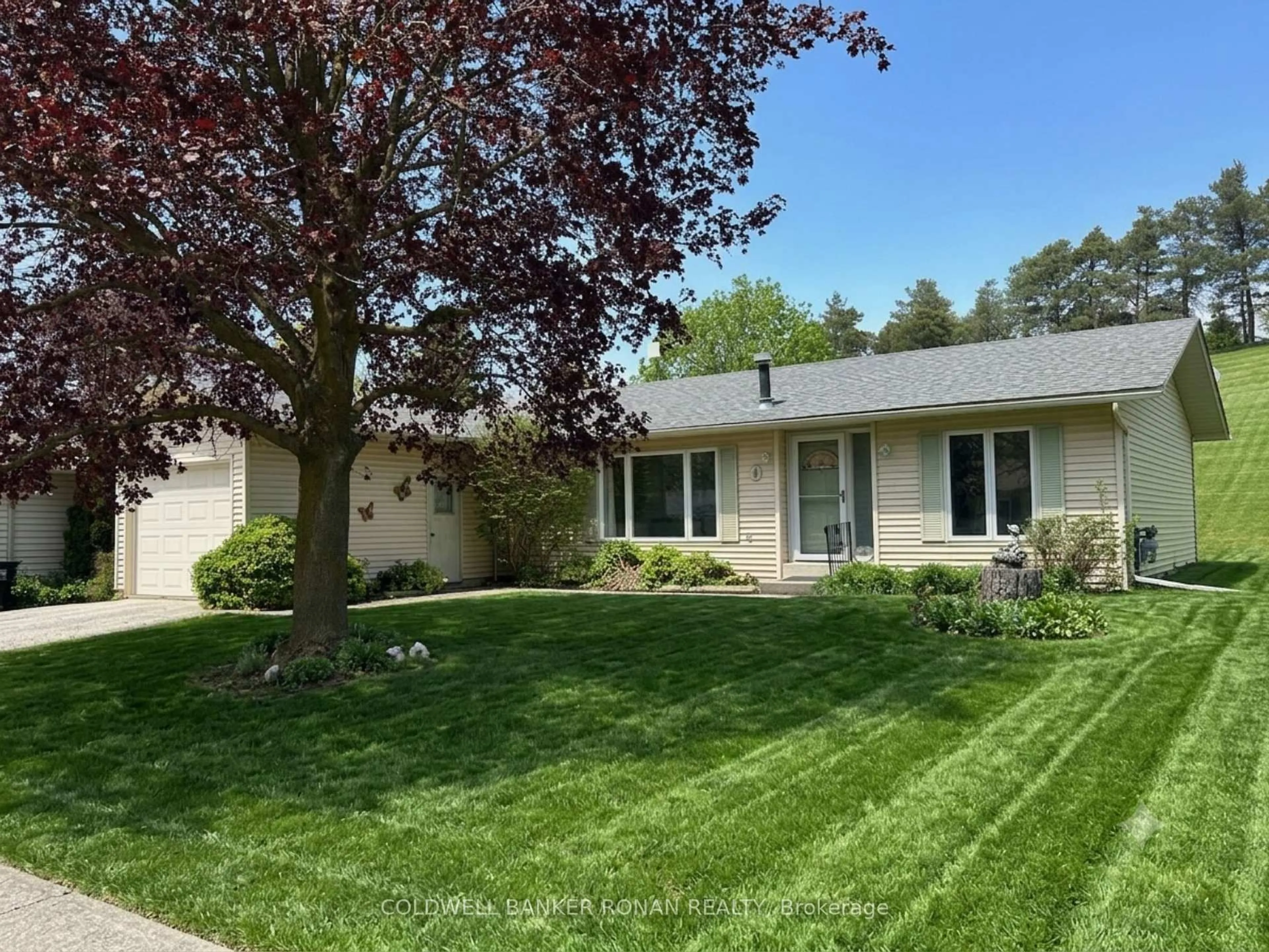 Home with vinyl exterior material, street for 4 Tecumseth Pines Dr, New Tecumseth Ontario L0G 1W0