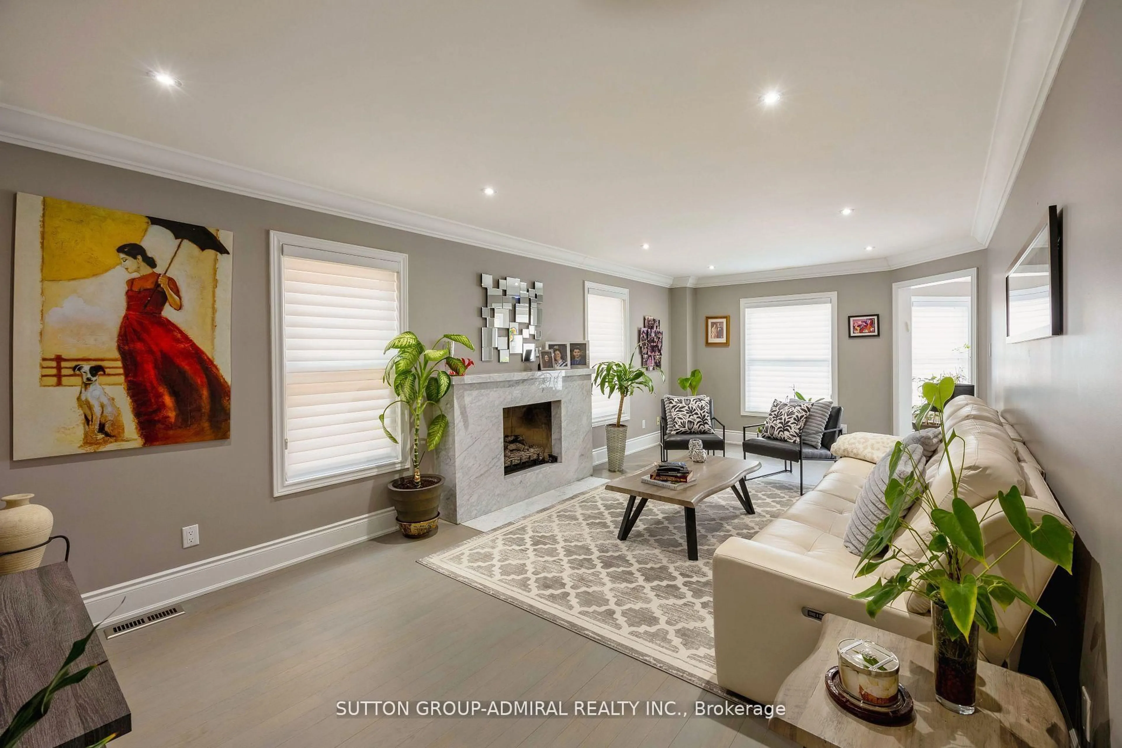 Living room with furniture, unknown for 1 Regent St, Richmond Hill Ontario L4C 9A9