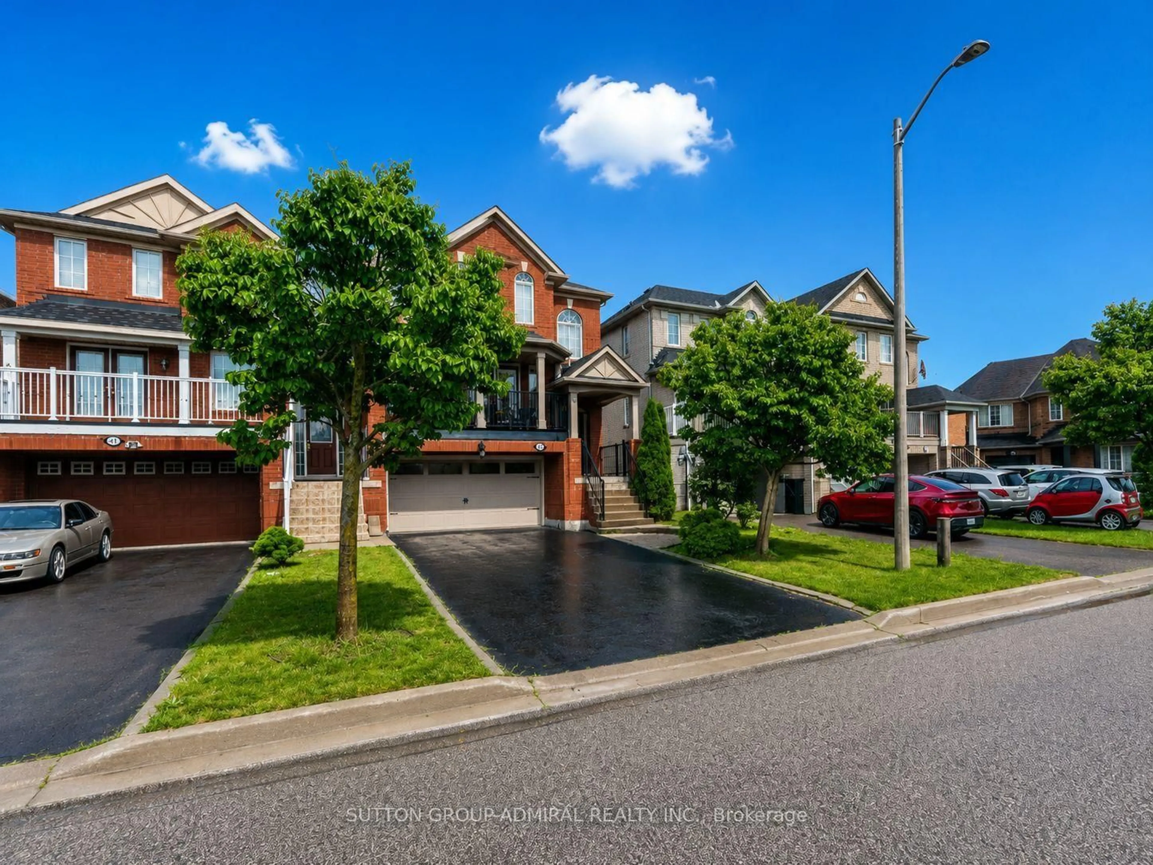 A pic from outside/outdoor area/front of a property/back of a property/a pic from drone, street for 43 Mainland Cres, Vaughan Ontario L6A 3G4
