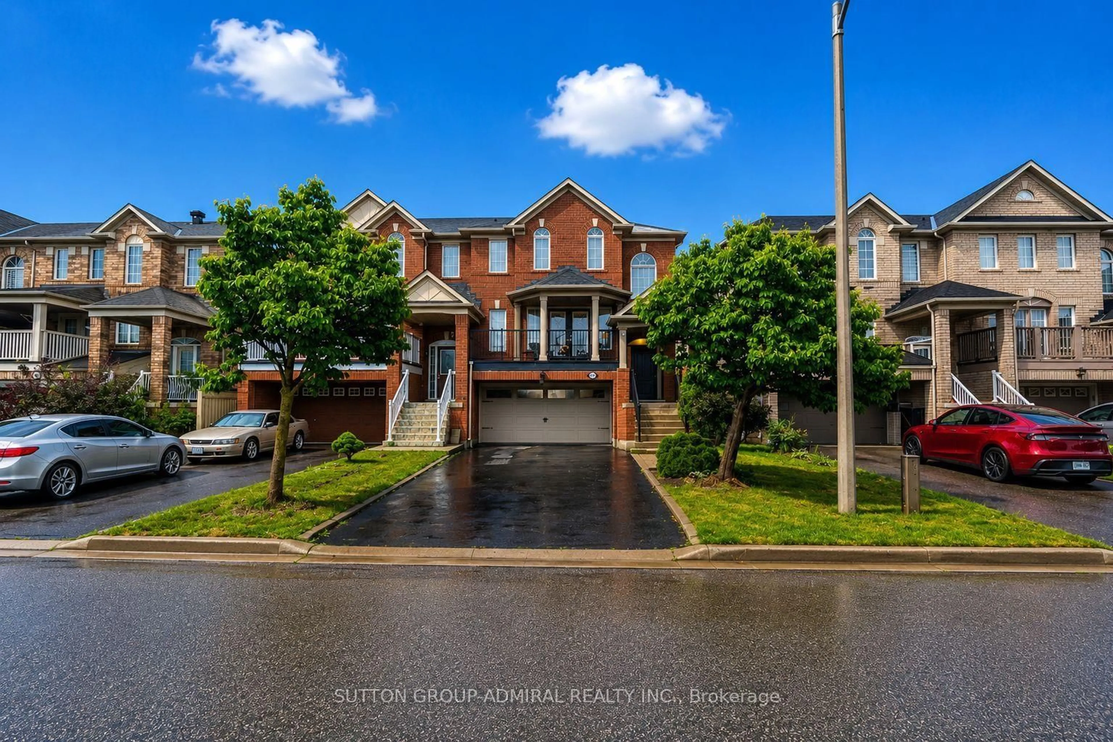 A pic from outside/outdoor area/front of a property/back of a property/a pic from drone, street for 43 Mainland Cres, Vaughan Ontario L6A 3G4