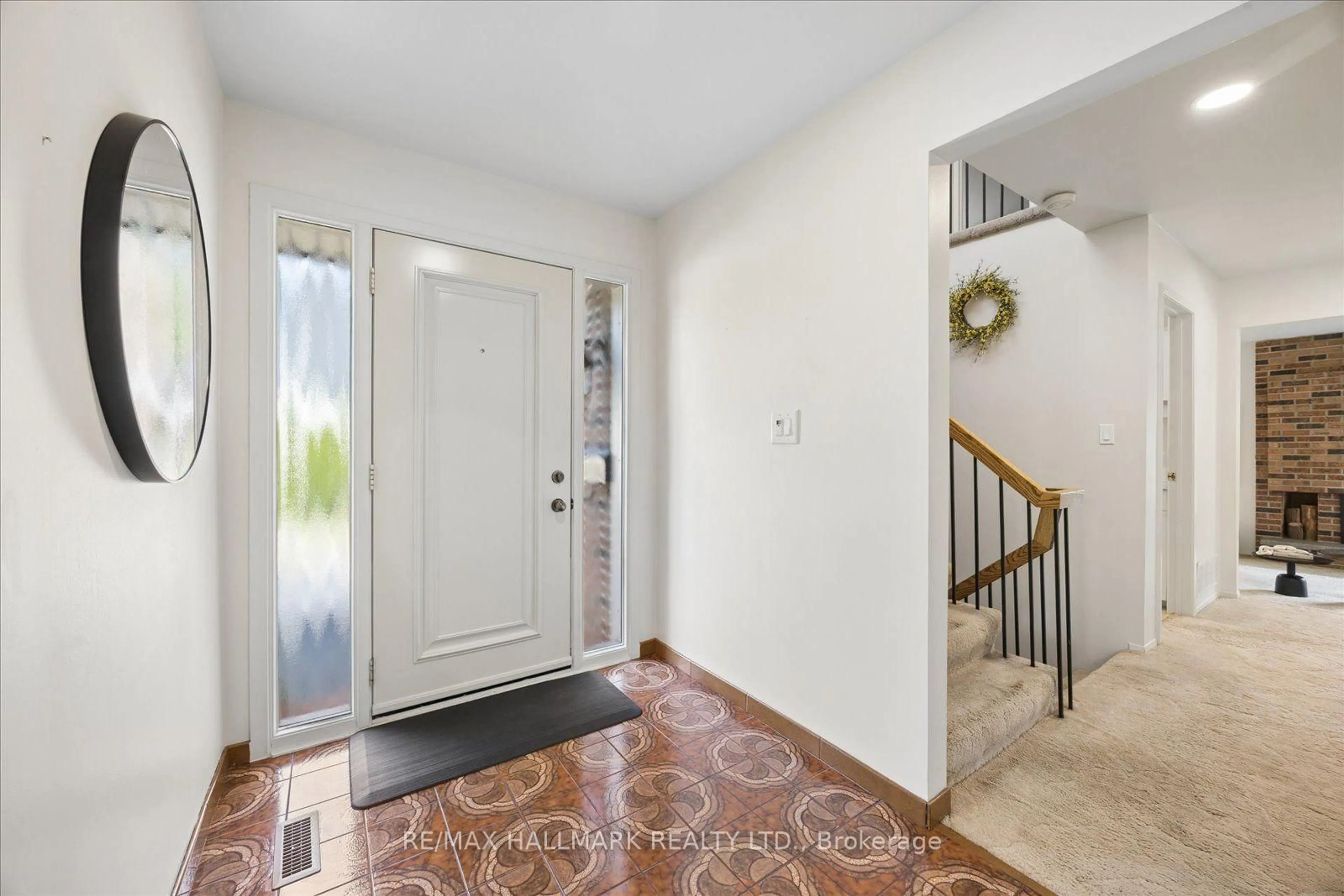 Indoor entryway for 42 Reesorville Rd, Markham Ontario L3P 3L2