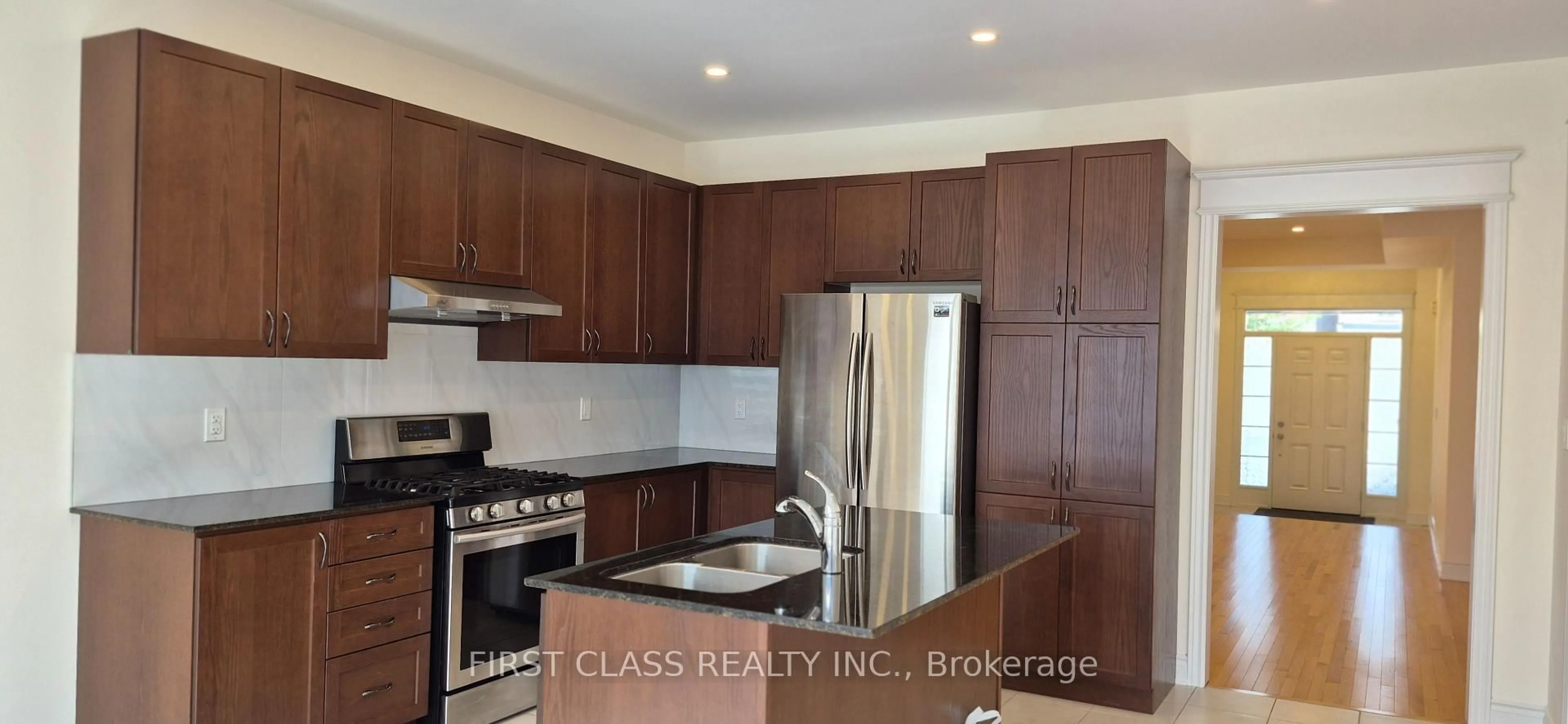 Open concept kitchen, unknown for 6 Blacksmith Tr, East Gwillimbury Ontario L9N 0R4