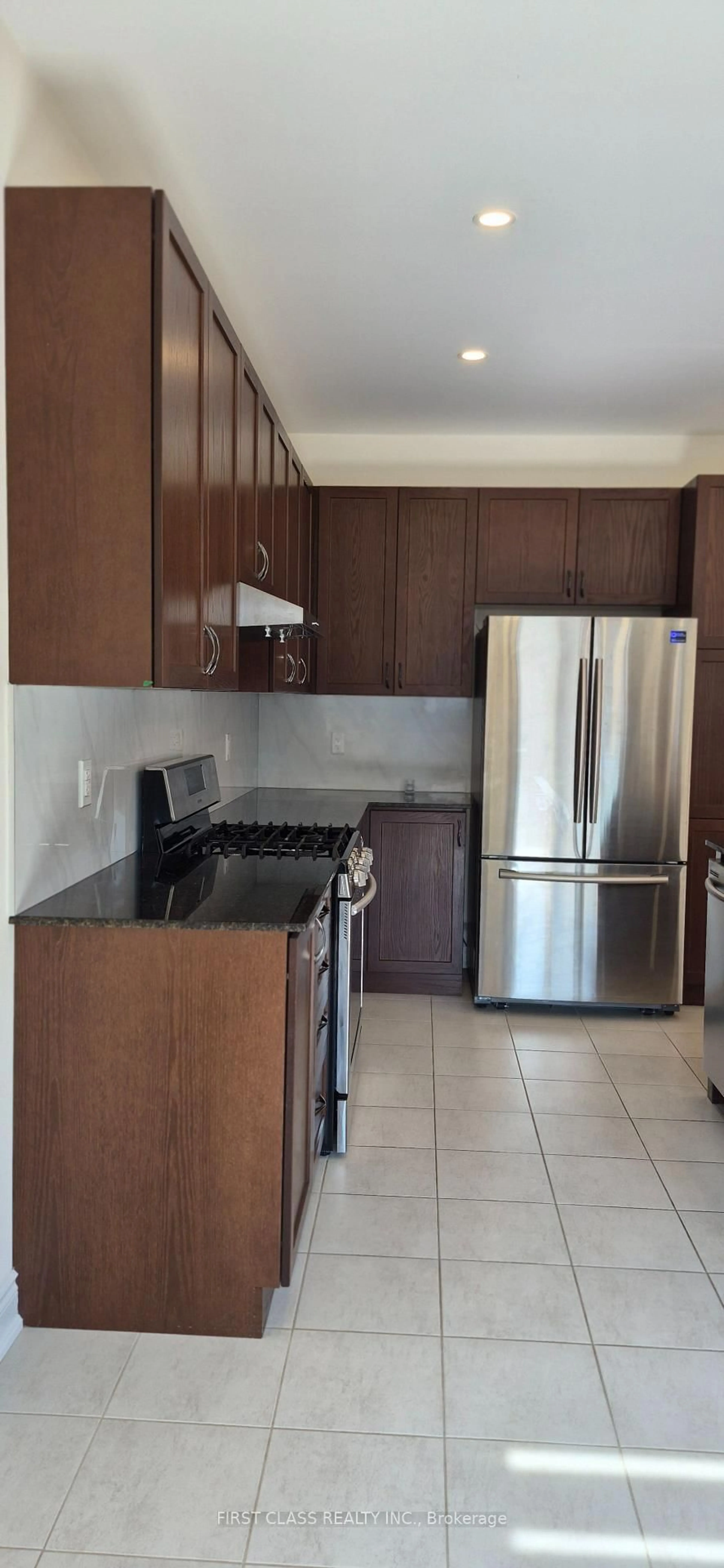 Standard kitchen, ceramic/tile floor for 6 Blacksmith Tr, East Gwillimbury Ontario L9N 0R4