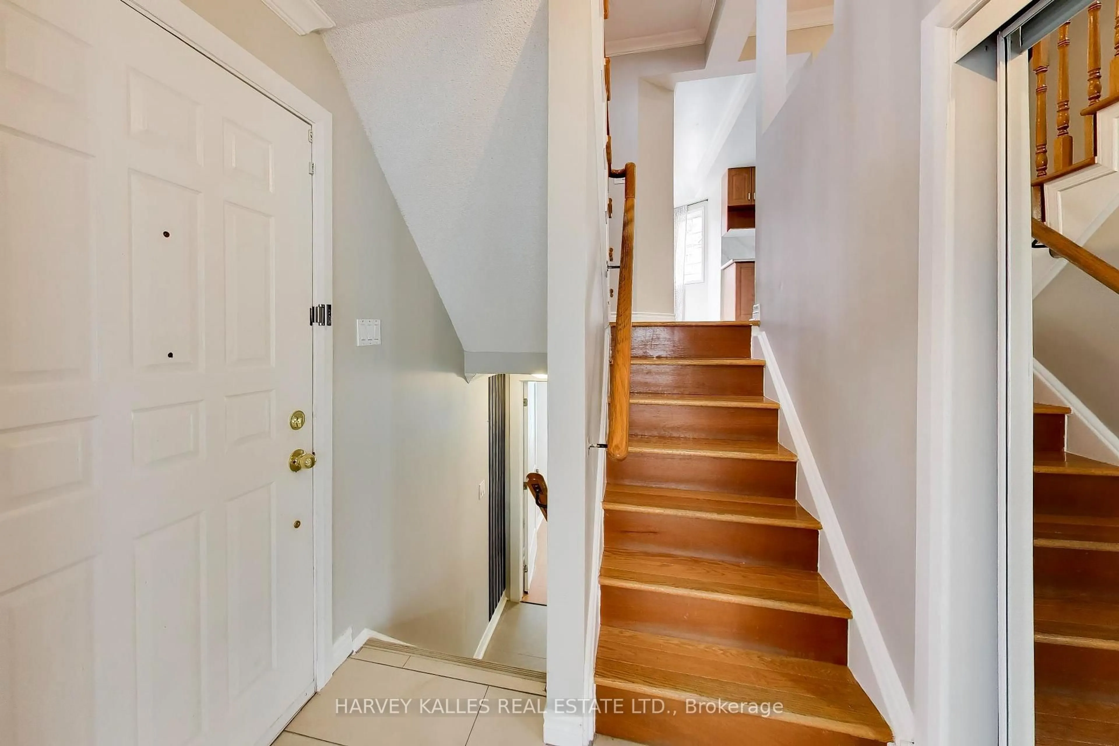 Indoor entryway for 95 Weldrick Rd #74, Richmond Hill Ontario L4C 0H6