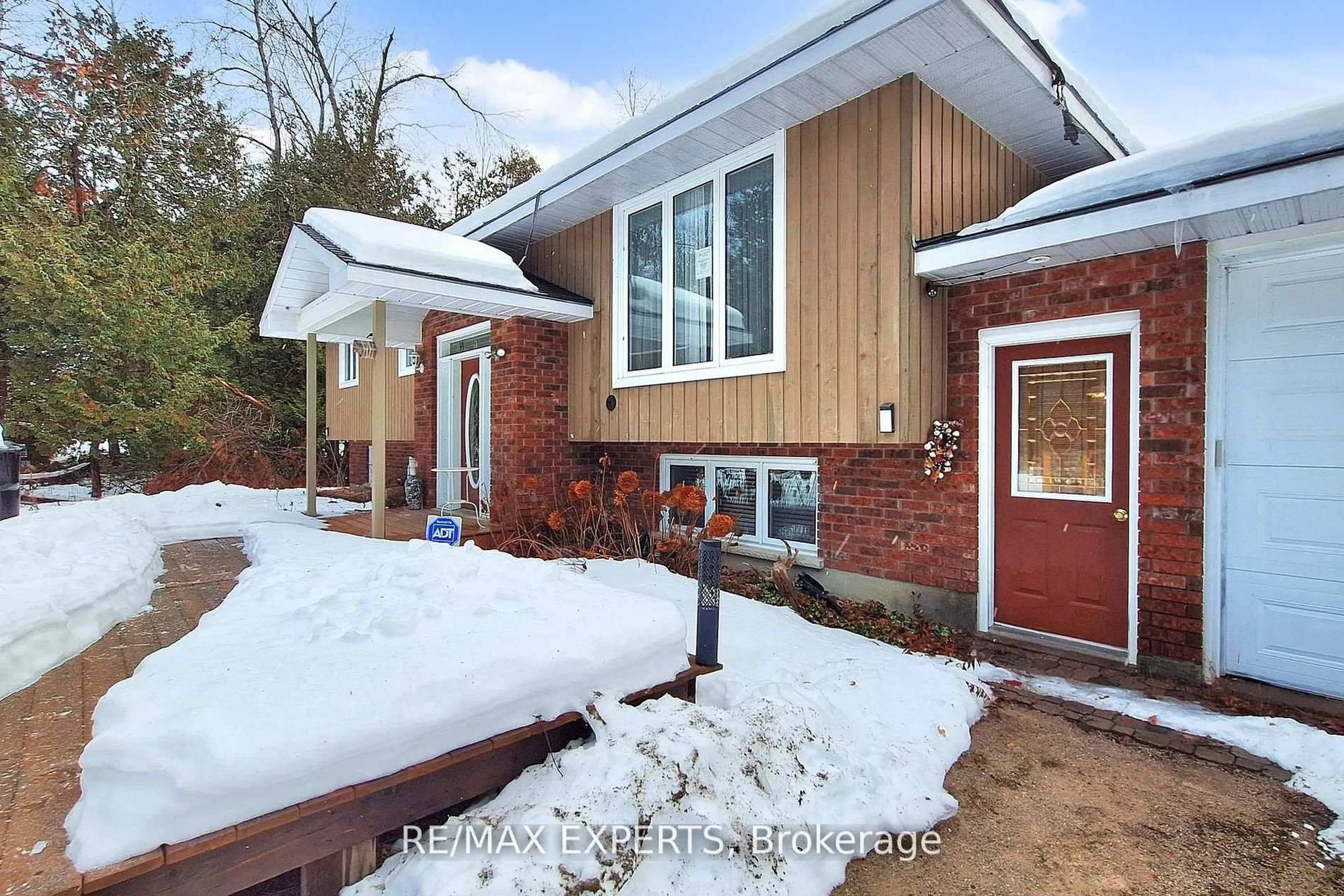 Home with brick exterior material, street for 3180 Fleming Blvd, Innisfil Ontario L9S 2Z1