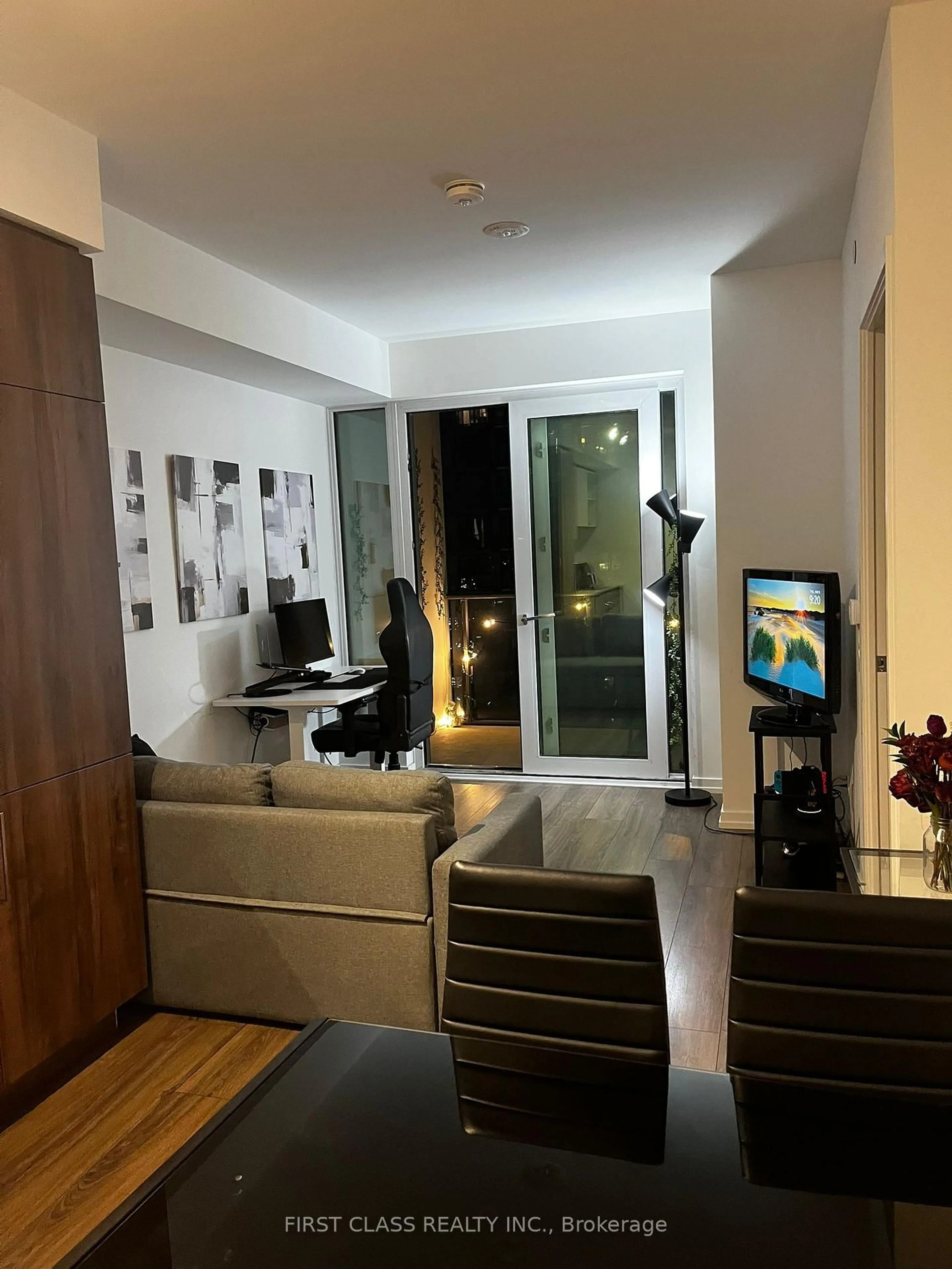 A pic of a room for 7890 Jane St #2111, Vaughan Ontario L4K 0K9