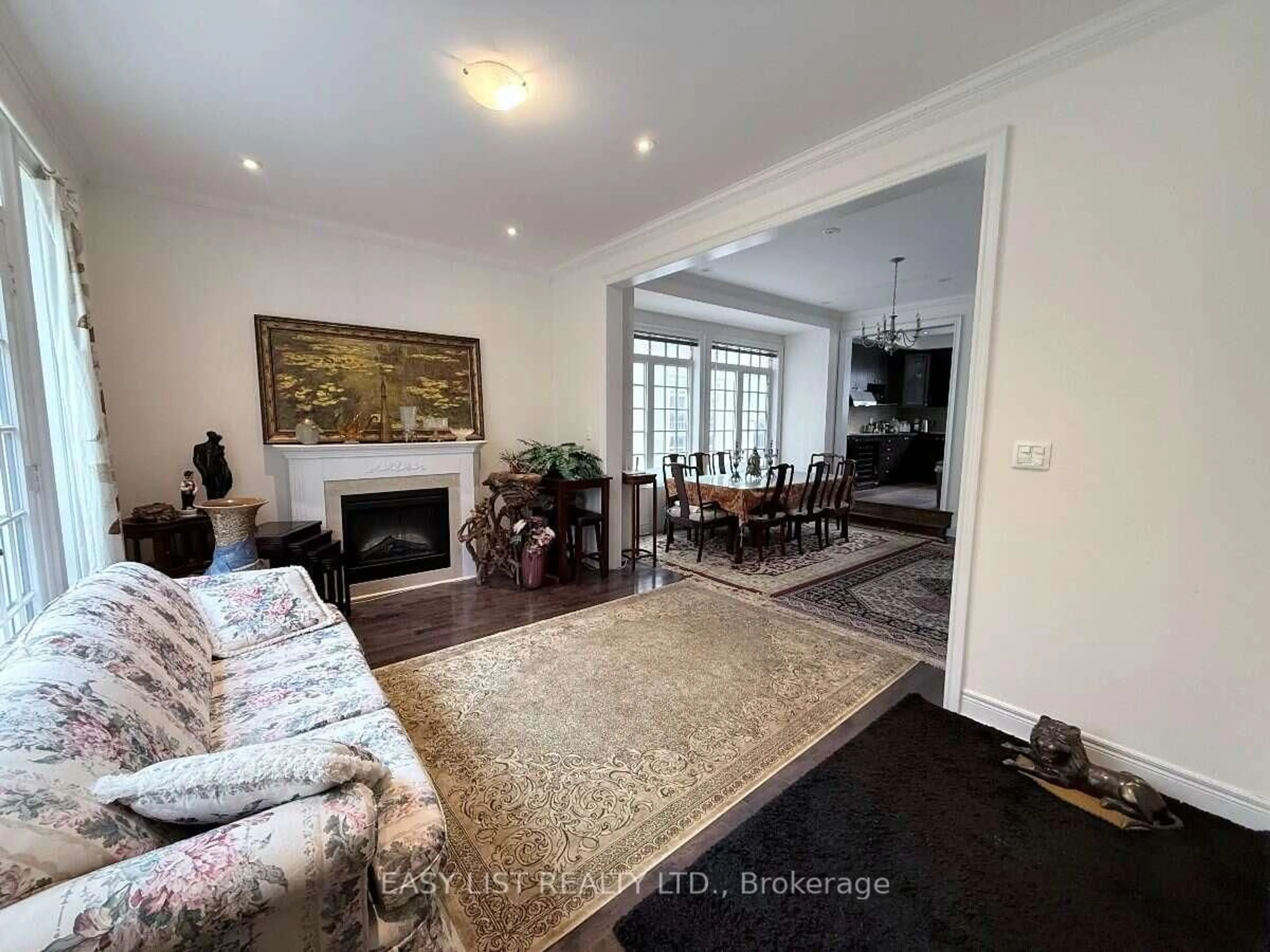 Unknown for 28 Upper Duke Cres, Markham Ontario L6G 0C3