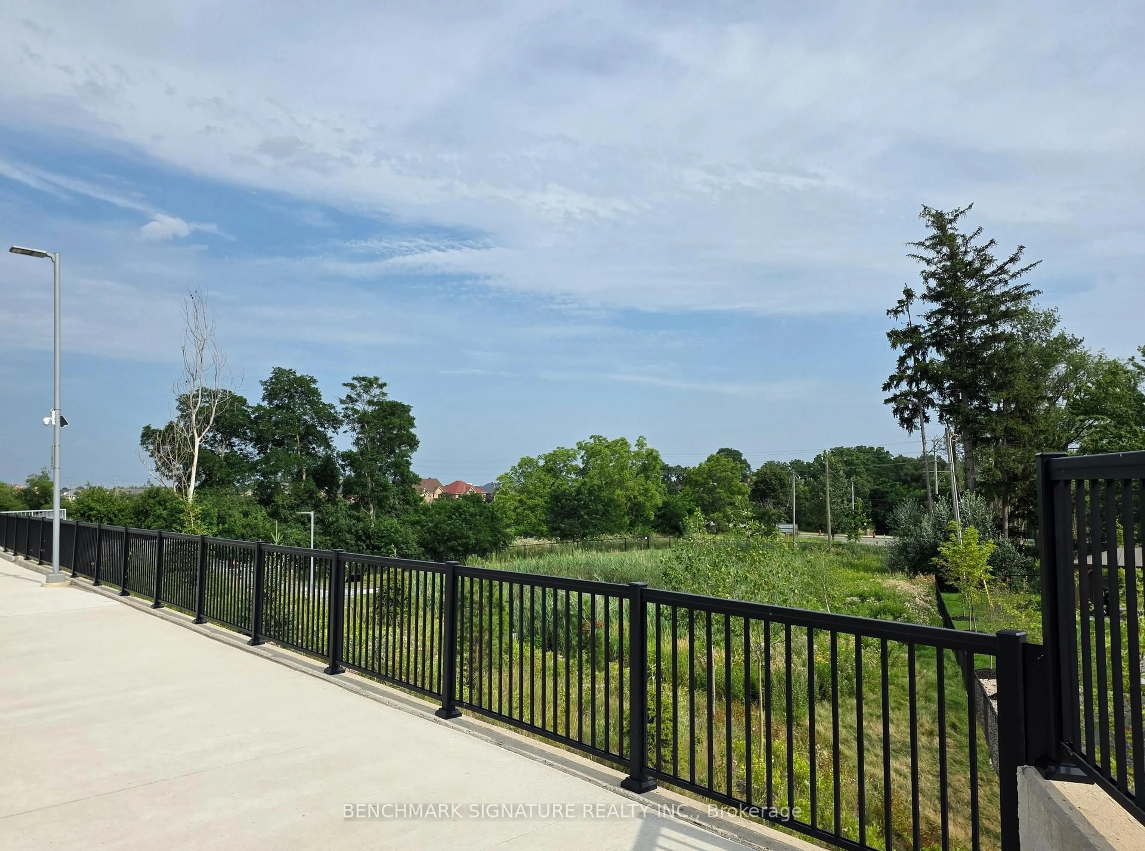 A pic from outside/outdoor area/front of a property/back of a property/a pic from drone, water/lake/river/ocean view for 10 Steckley House Lane #113, Richmond Hill Ontario L4S 0N1