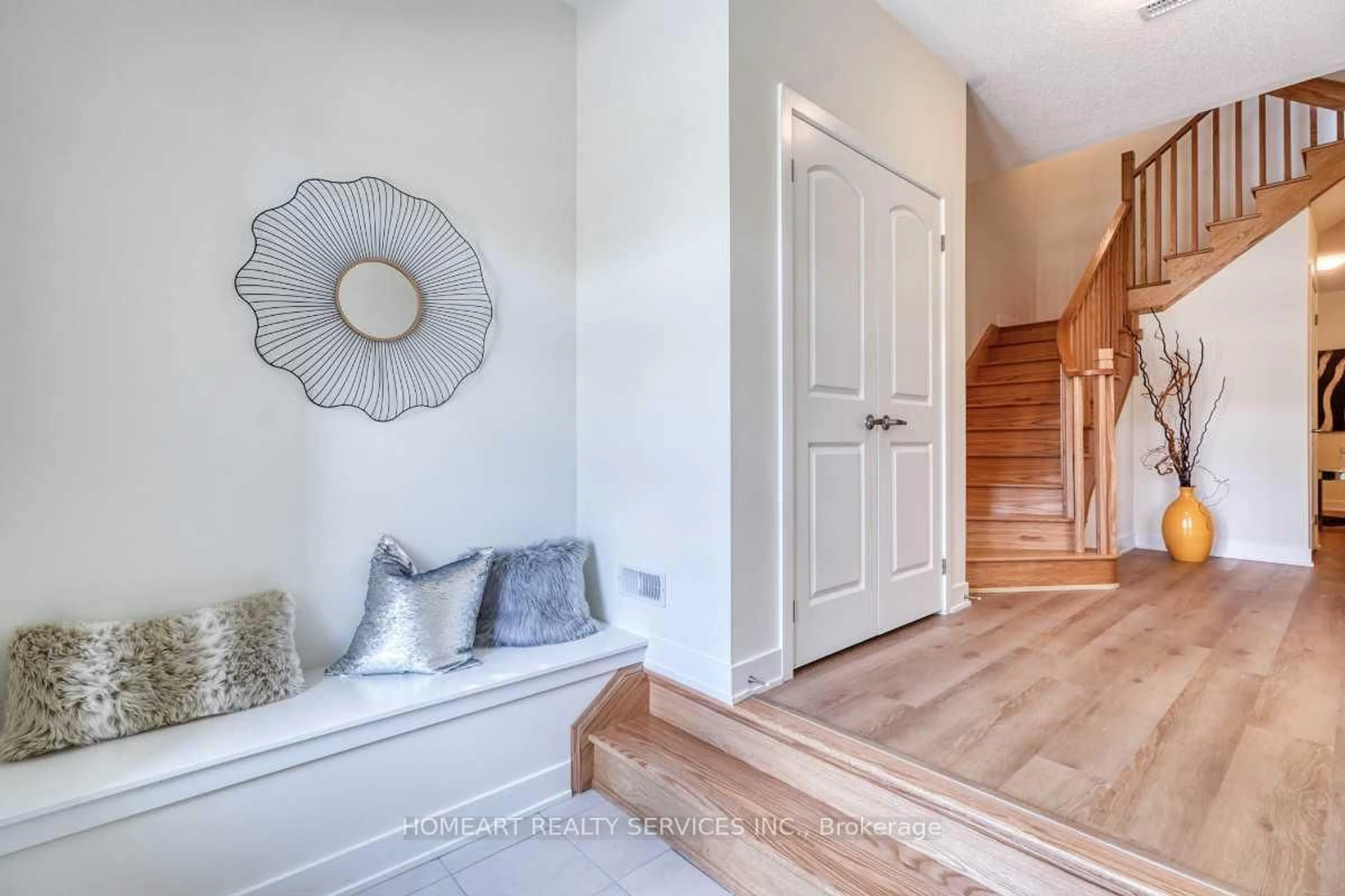 Indoor entryway for 49 Mumbai Dr, Markham Ontario L3S 0G1