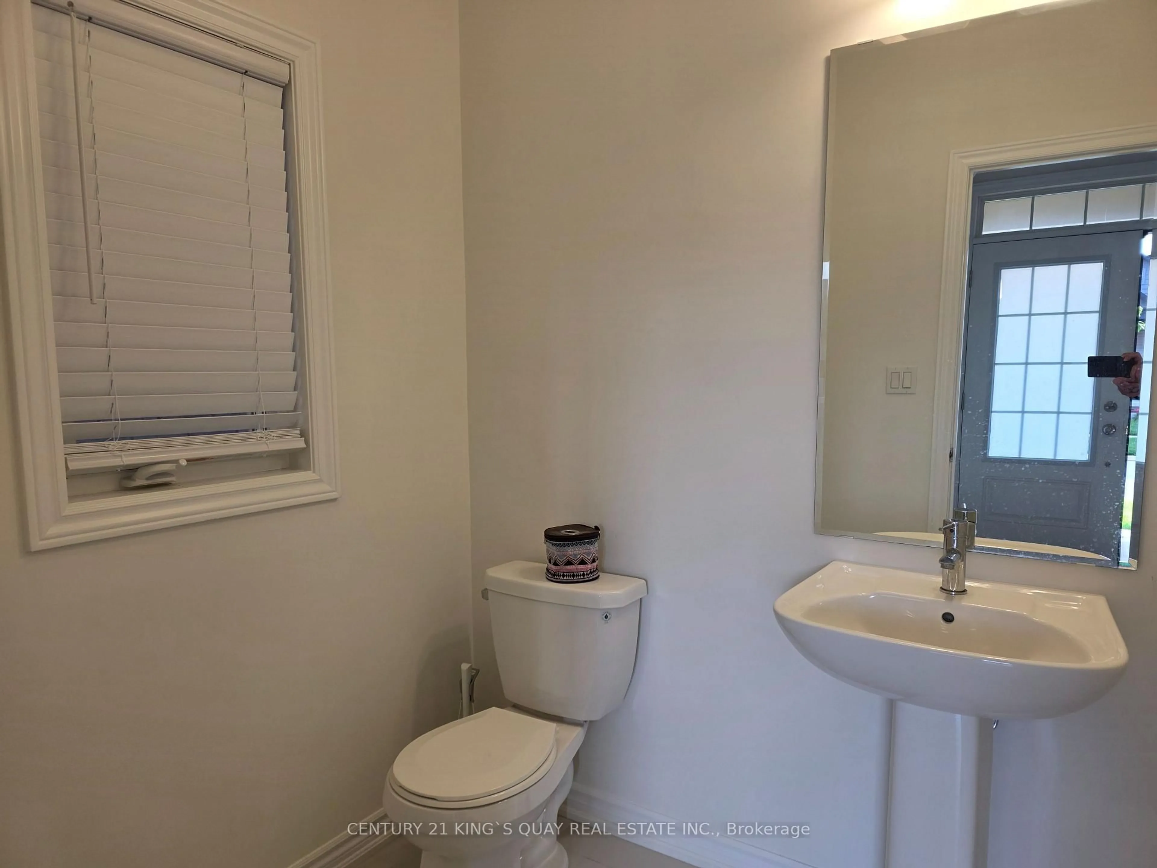 Standard bathroom, unknown for 37 Pietrowski Dr, Georgina Ontario L4P 0K2