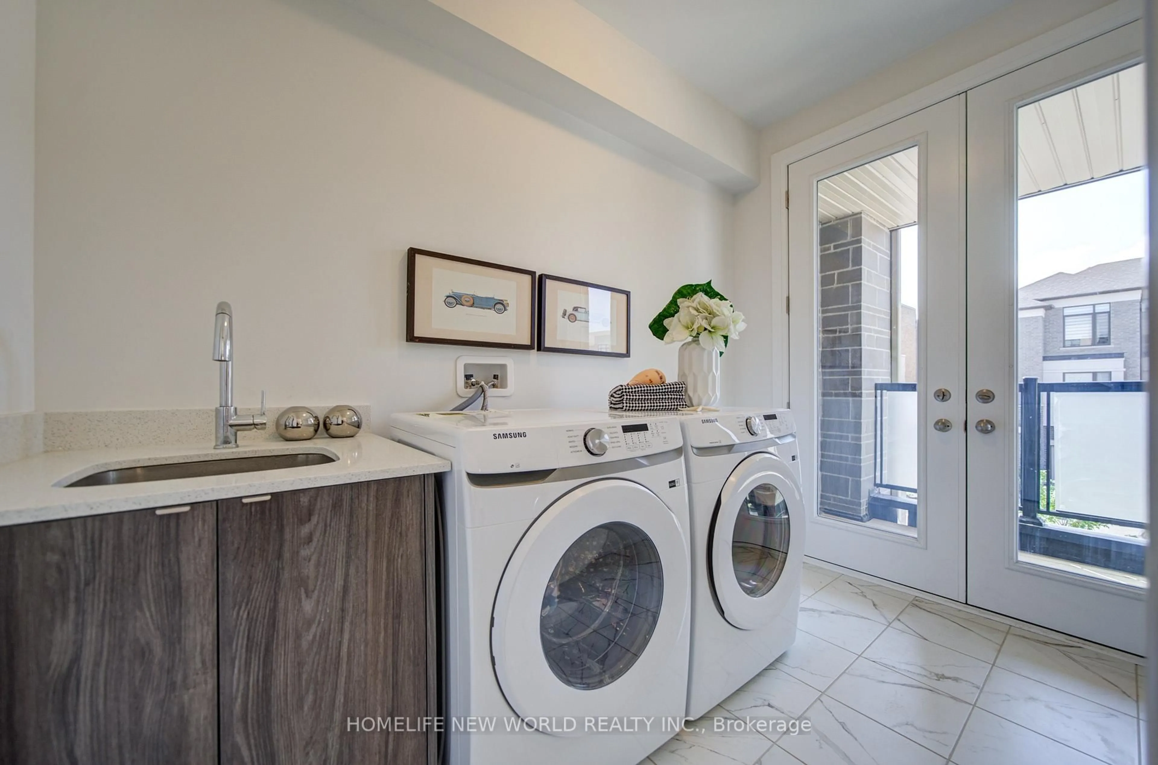 Laundry room for 216 Vermont Ave, Newmarket Ontario L3X 2Y8