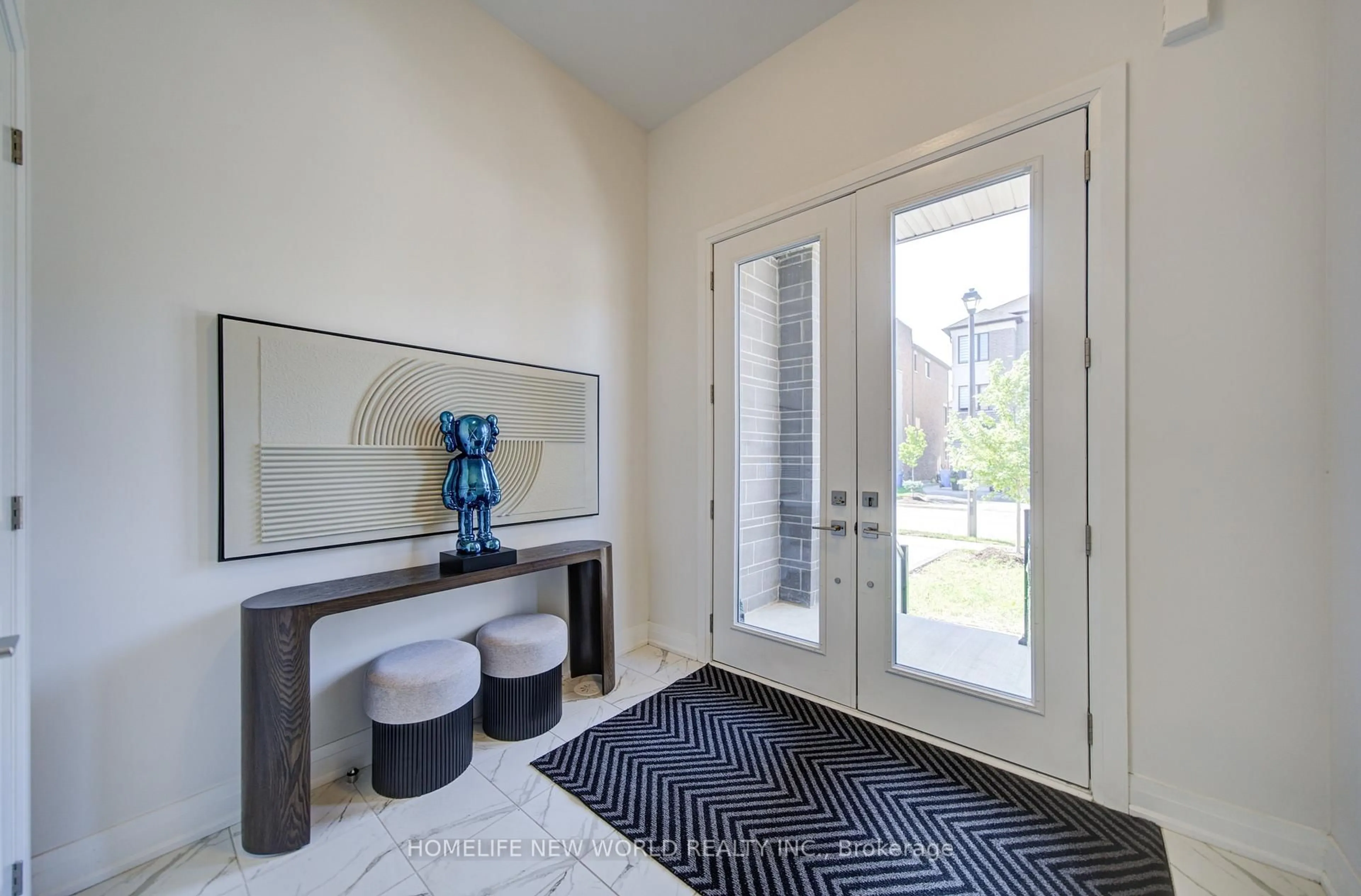 Indoor entryway for 216 Vermont Ave, Newmarket Ontario L3X 2Y8