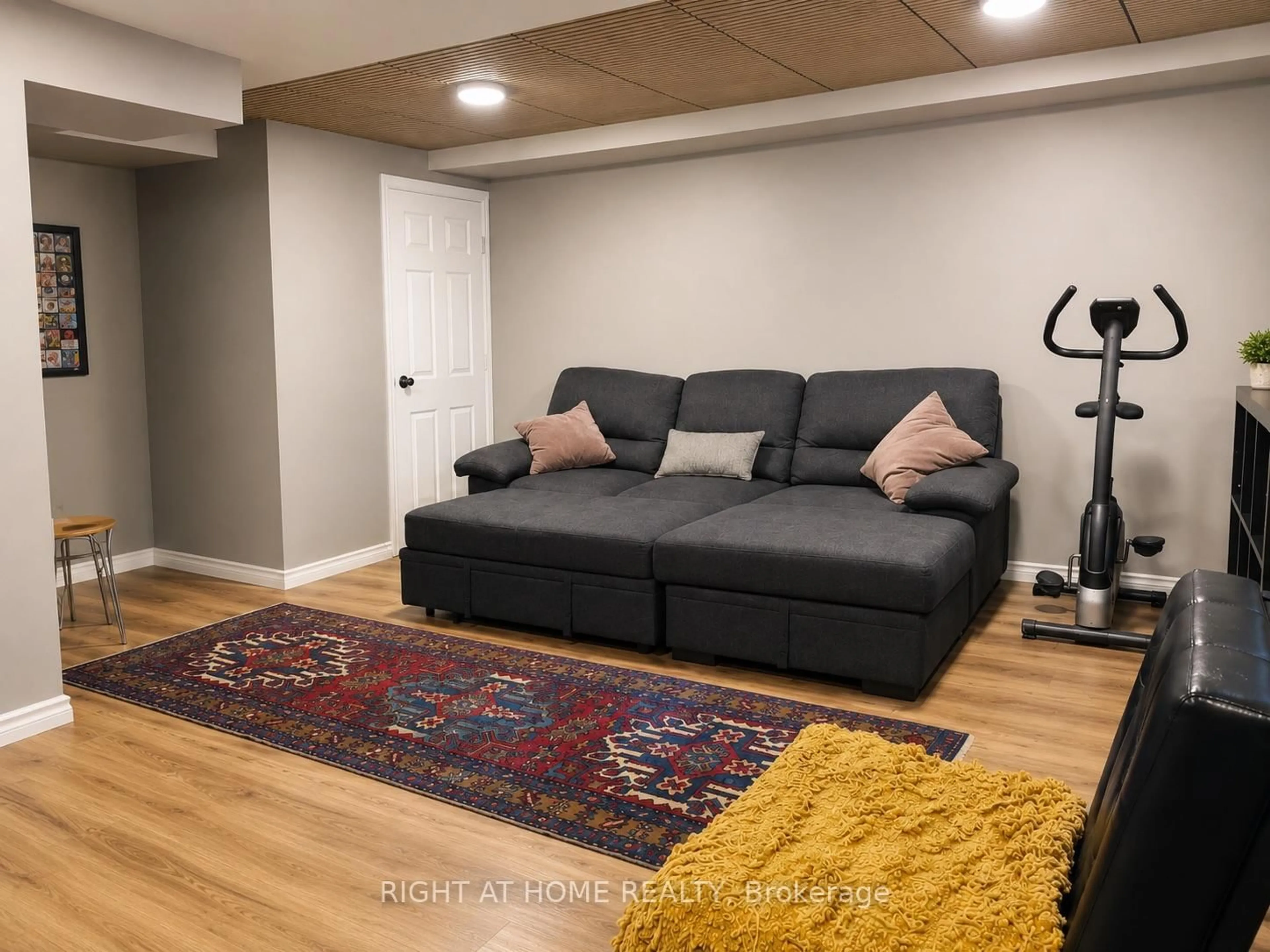 Living room with furniture, unknown for 39 Pexton Ave, Richmond Hill Ontario L4E 4Y4