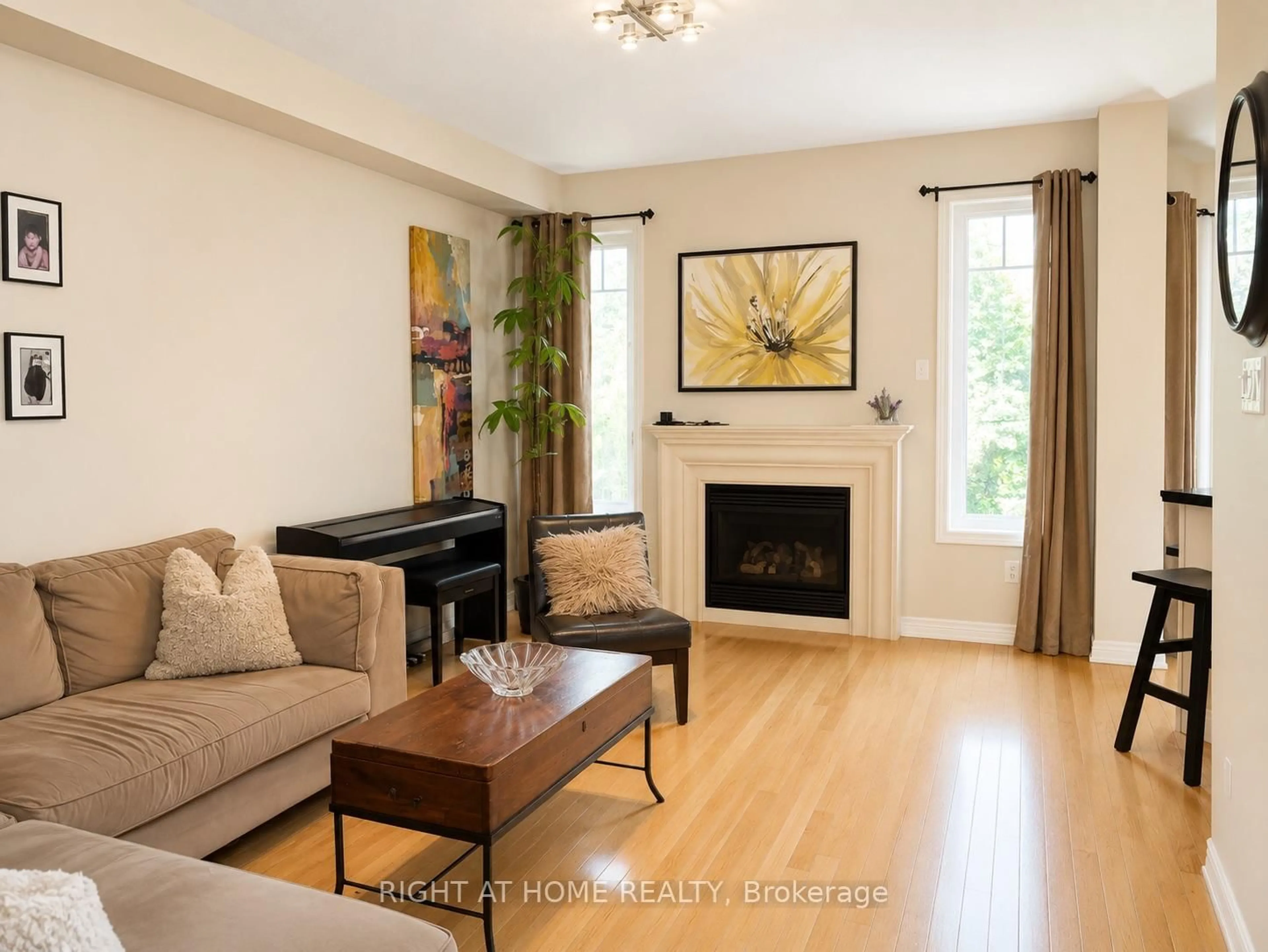 Living room with furniture, wood/laminate floor for 39 Pexton Ave, Richmond Hill Ontario L4E 4Y4