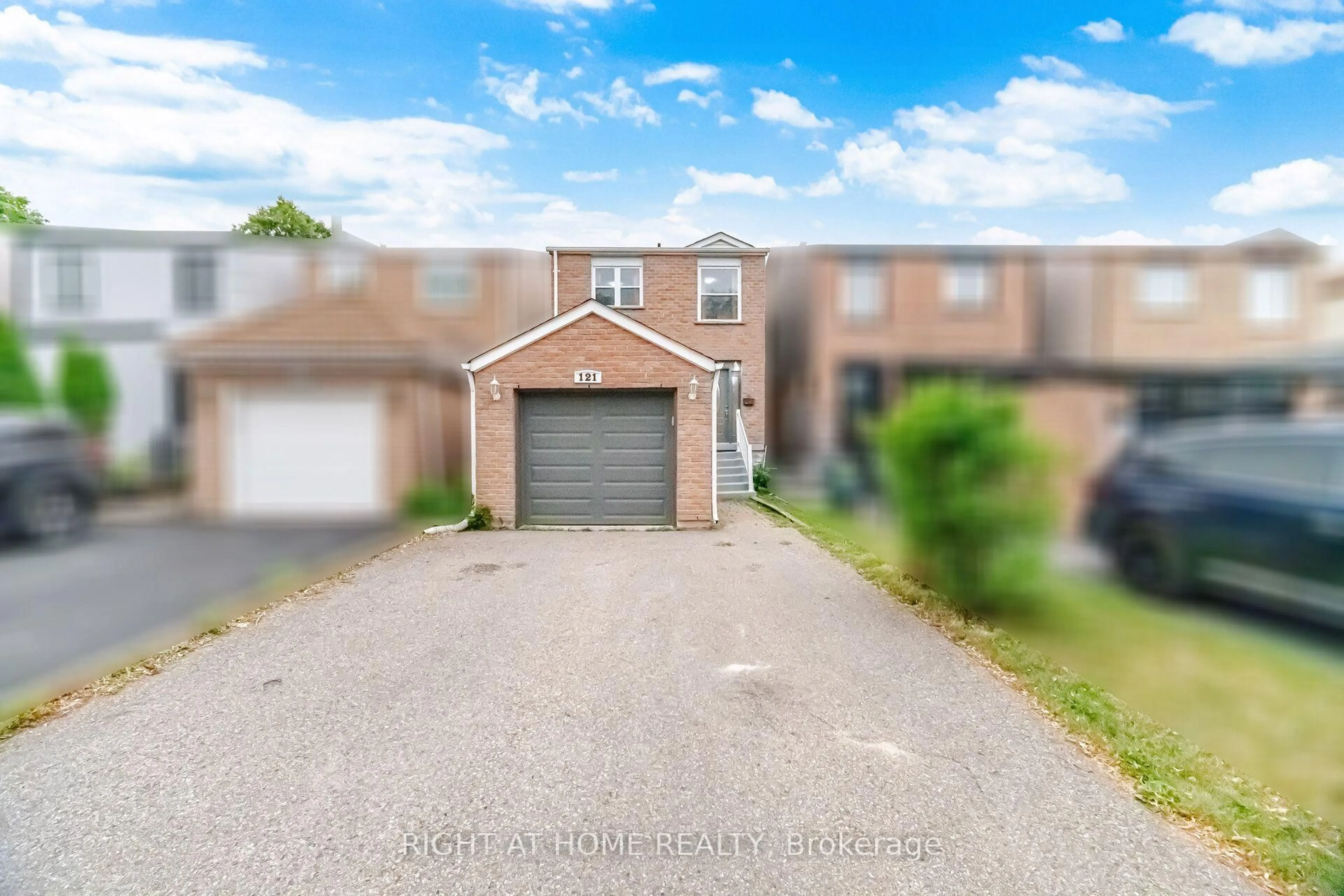 A pic from outside/outdoor area/front of a property/back of a property/a pic from drone, street for 121 Bob O'link Ave, Vaughan Ontario L4K 1H1