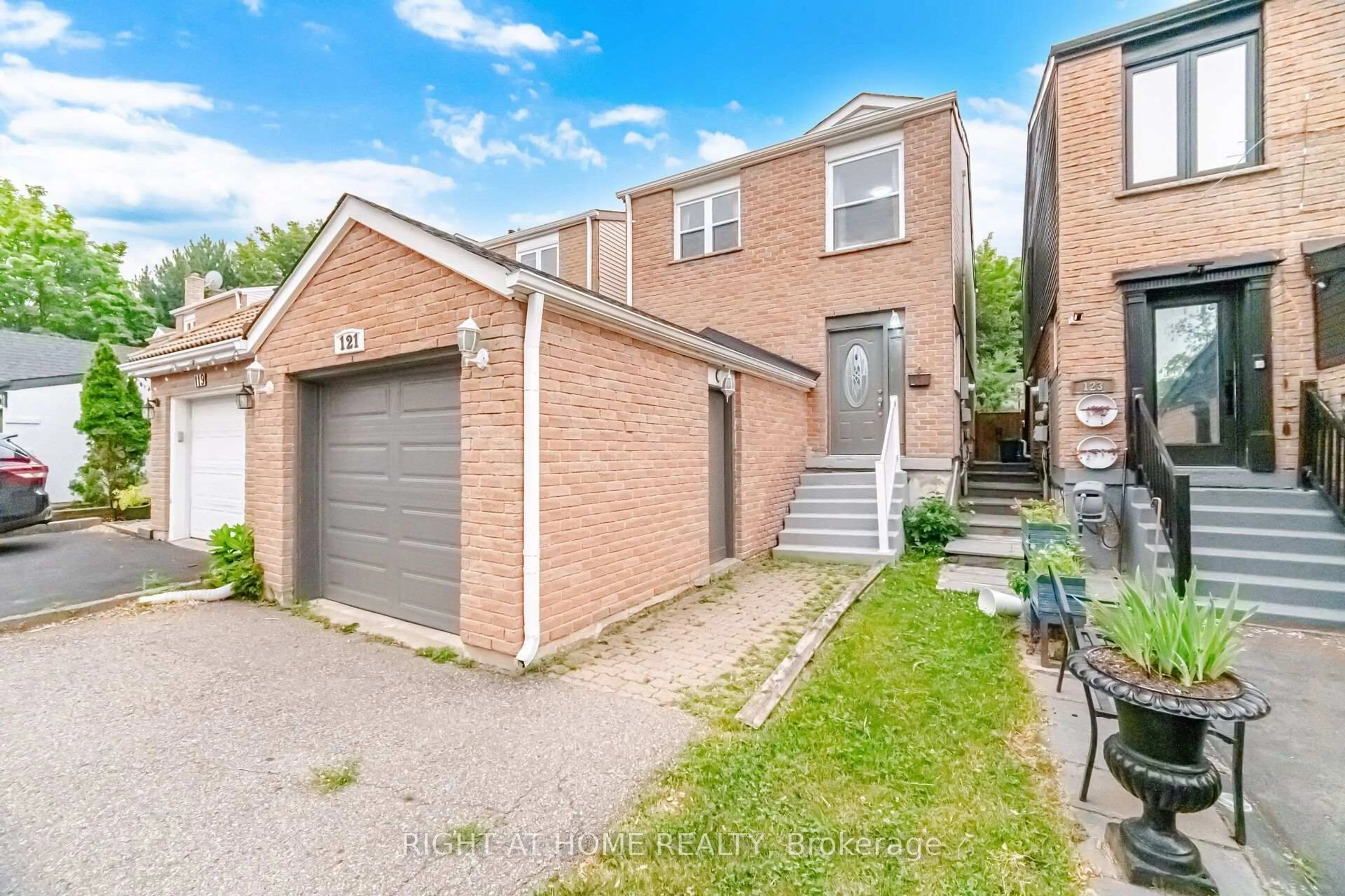 Home with brick exterior material, street for 121 Bob O'link Ave, Vaughan Ontario L4K 1H1