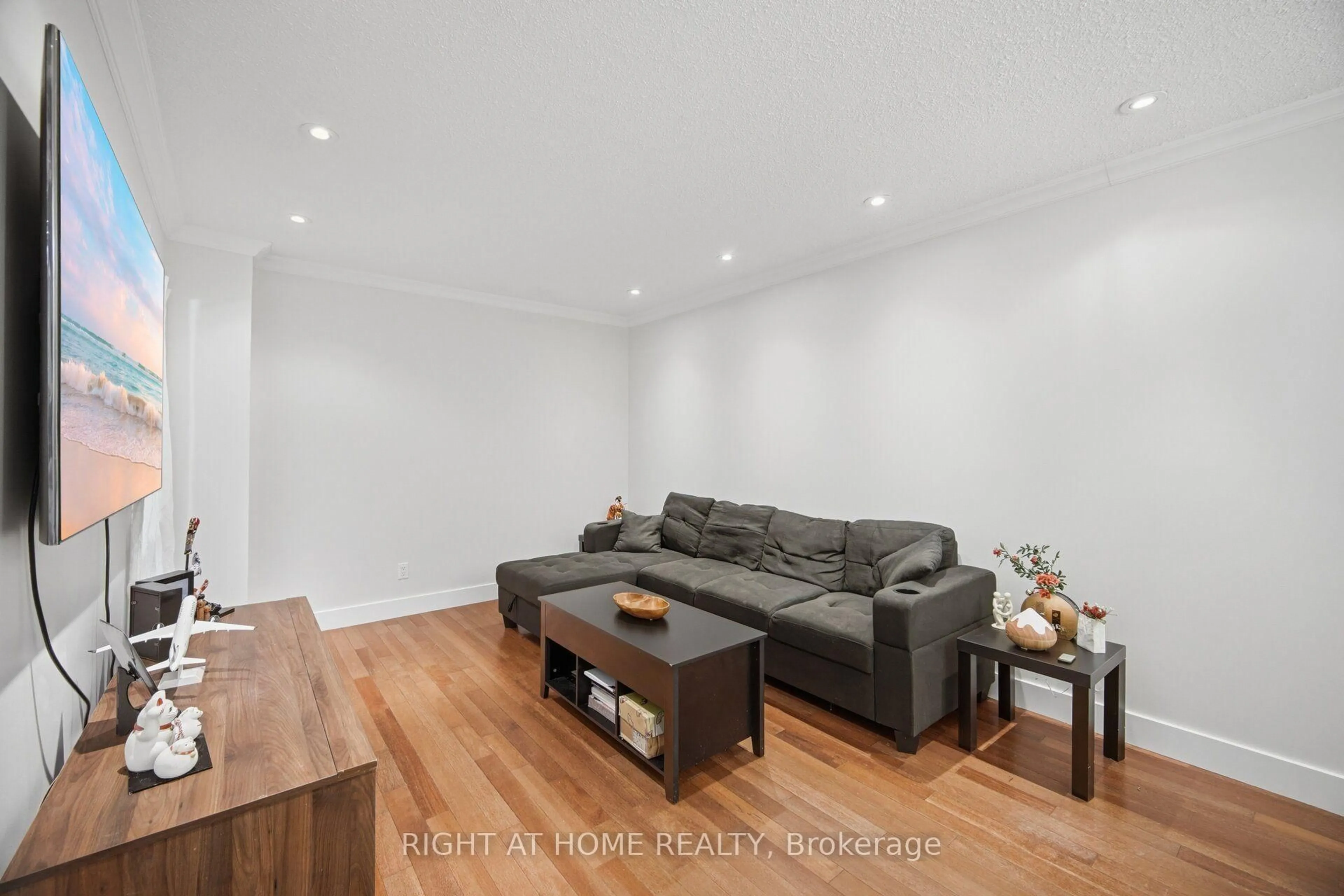 Living room with furniture, wood/laminate floor for 121 Bob O'link Ave, Vaughan Ontario L4K 1H1