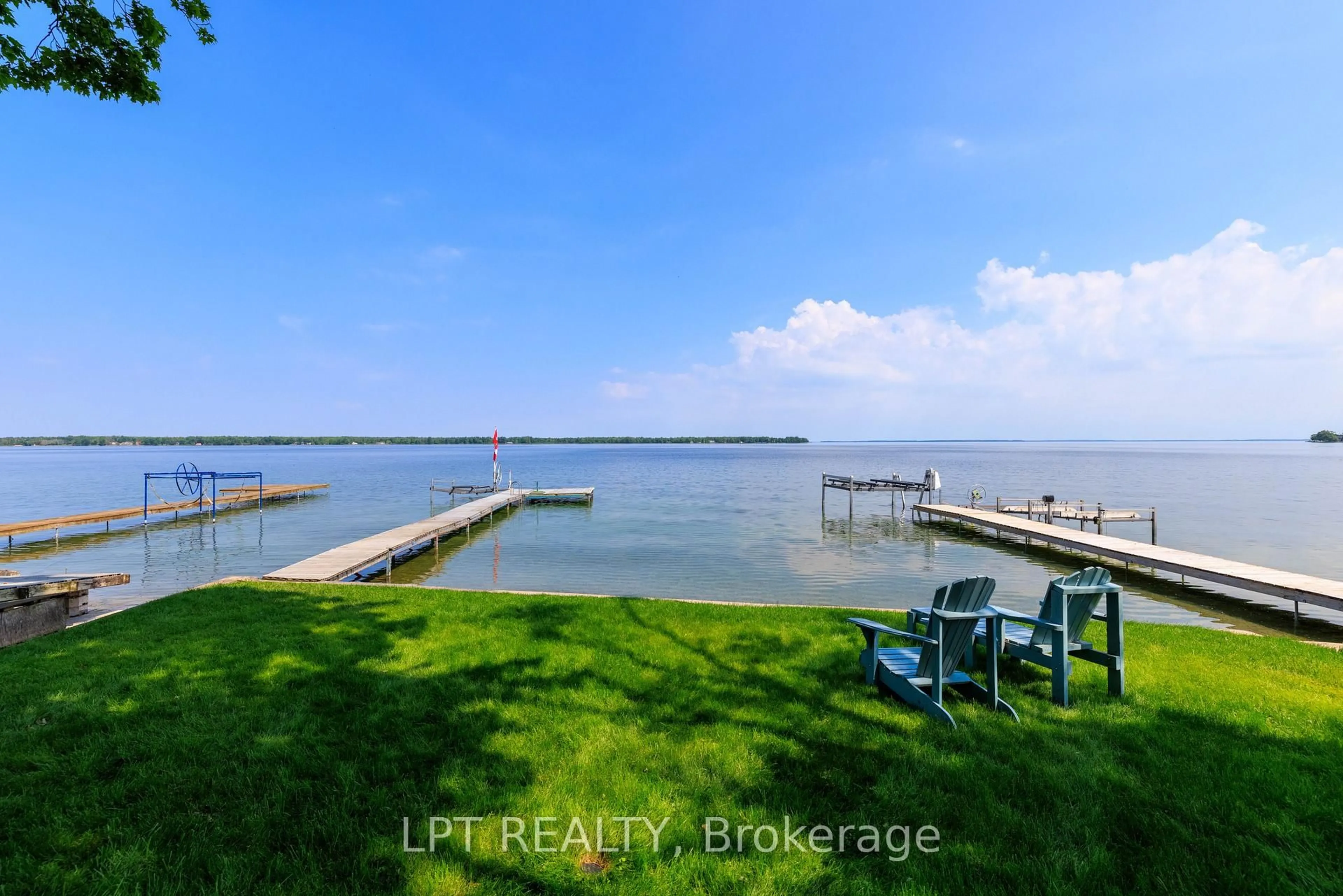 A pic from outside/outdoor area/front of a property/back of a property/a pic from drone, water/lake/river/ocean view for 122 Blue Heron Dr, Georgina Ontario L0E 1N0