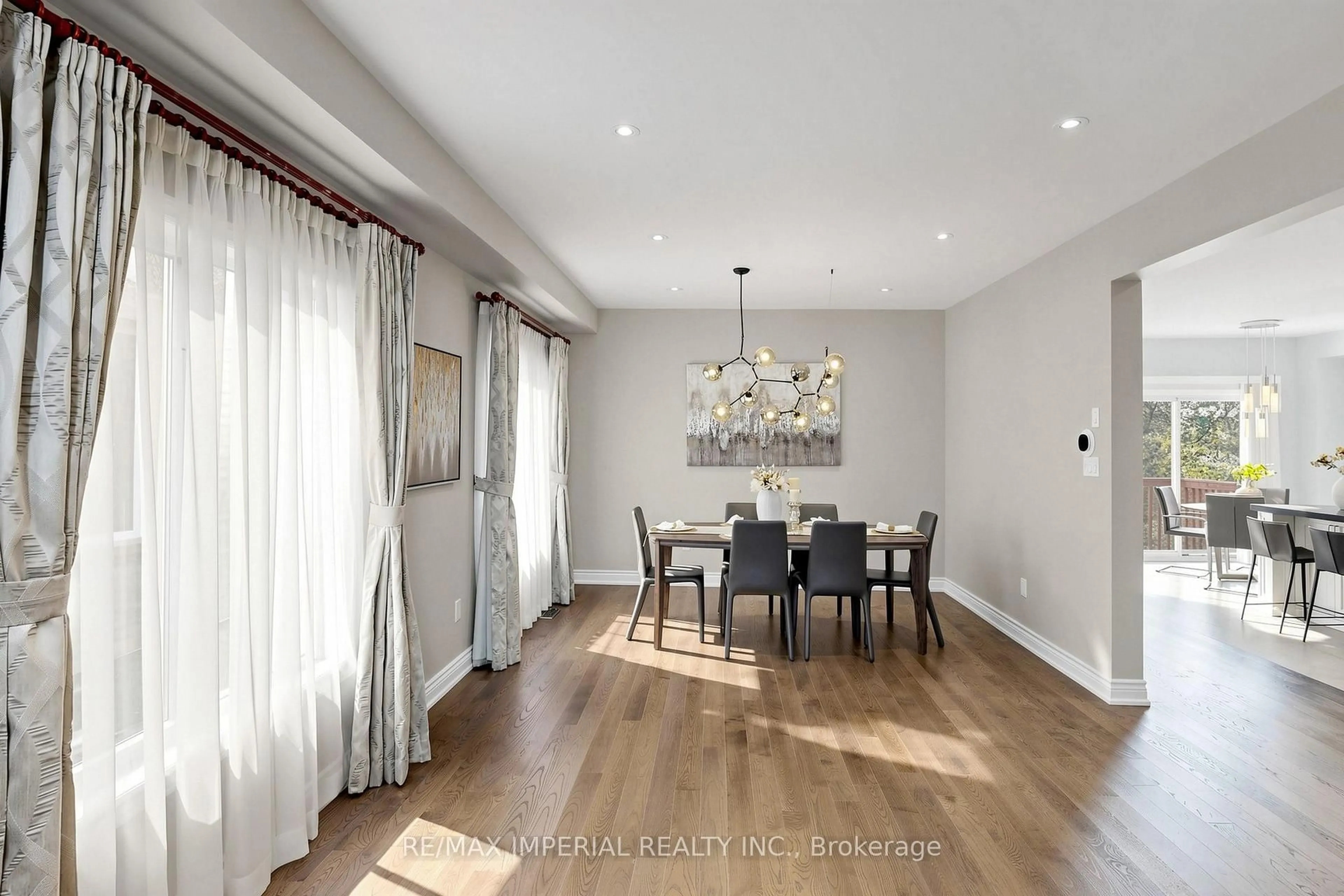 Dining room, wood/laminate floor for 53 Rushingbrook Dr, Richmond Hill Ontario L4S 1X3