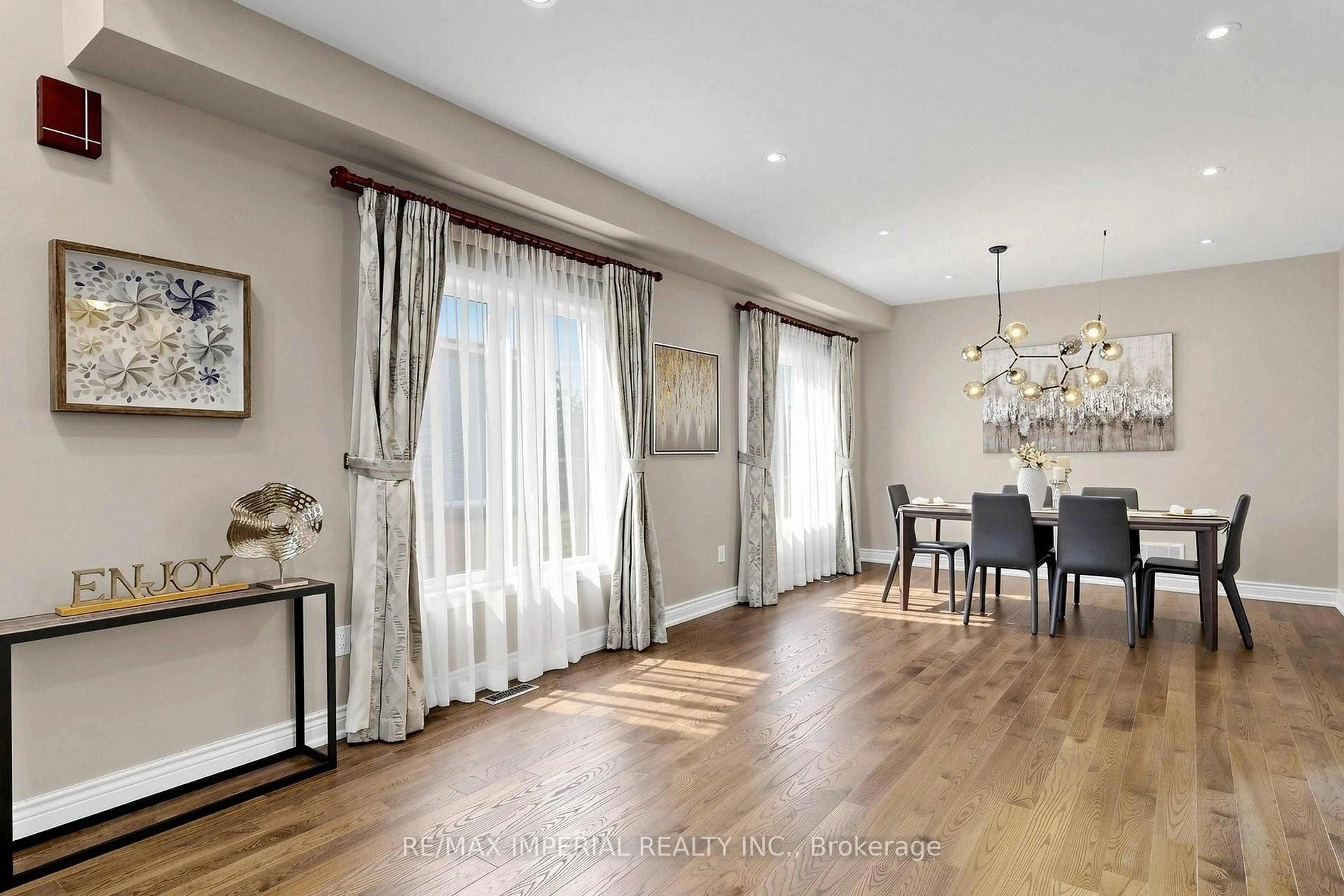 Dining room, wood/laminate floor for 53 Rushingbrook Dr, Richmond Hill Ontario L4S 1X3