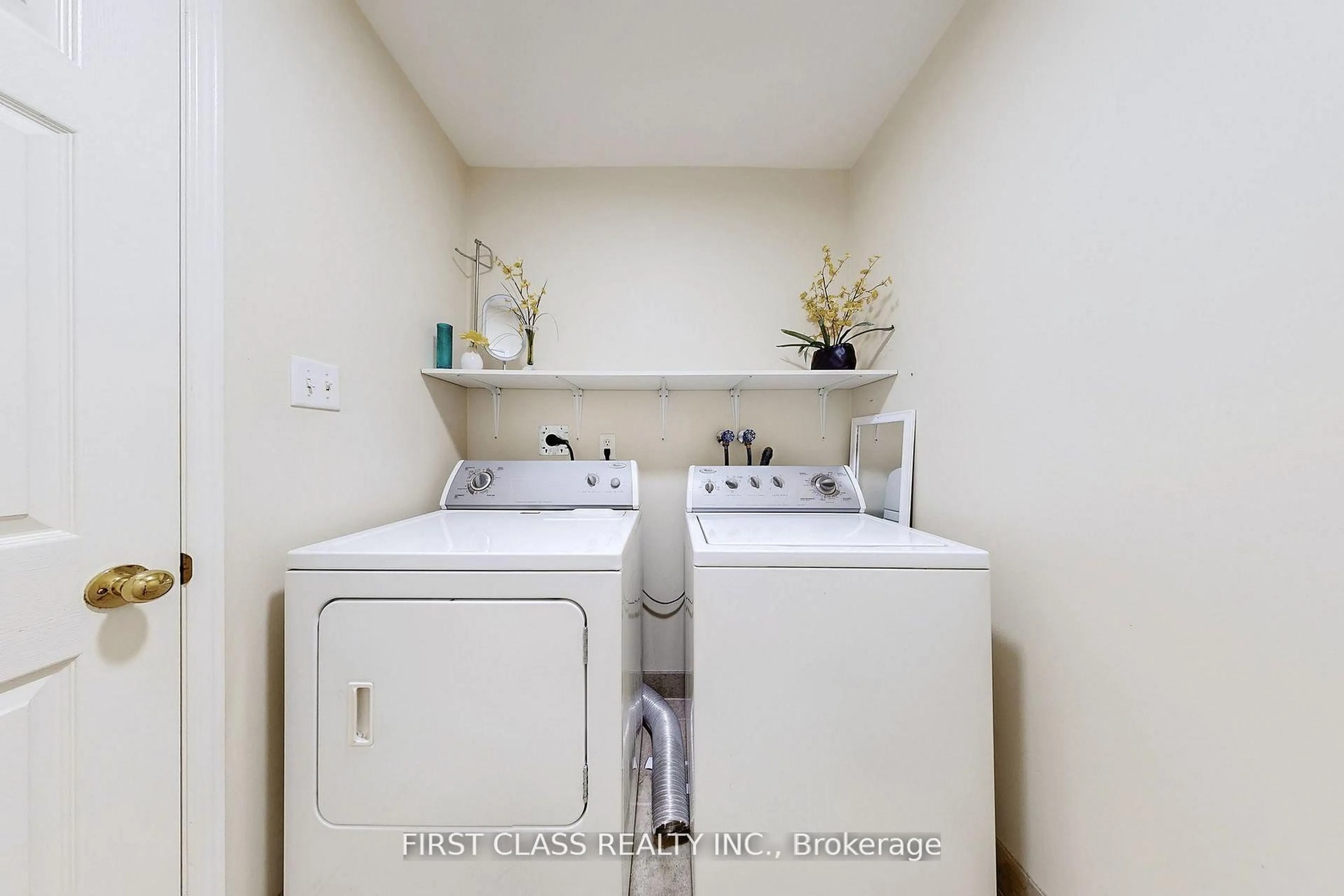 Laundry room for 79 Carnoustie Cres, Richmond Hill Ontario L4E 0A1