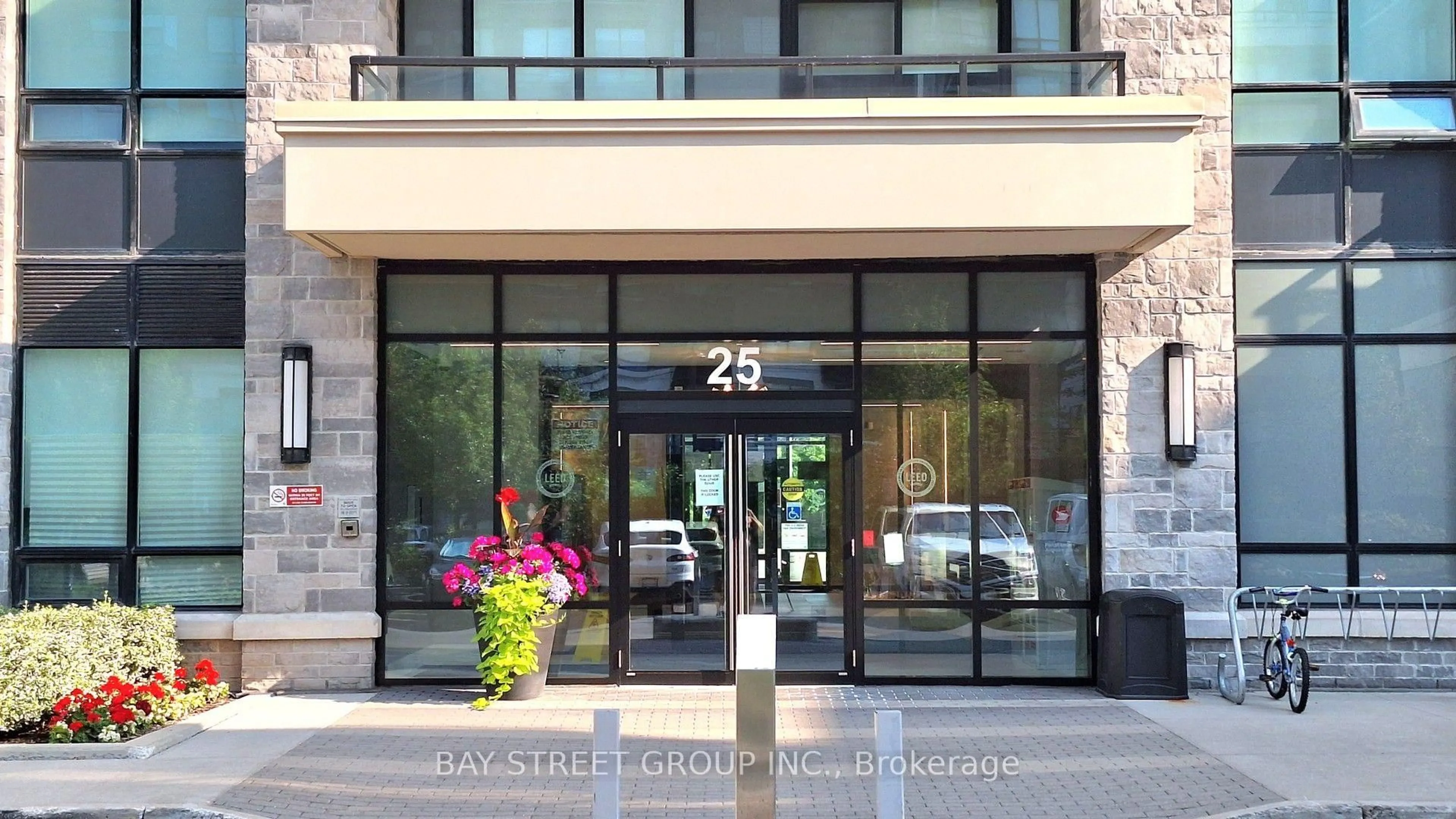 Indoor foyer for 25 Water Walk Dr #517, Markham Ontario L6G 0G3