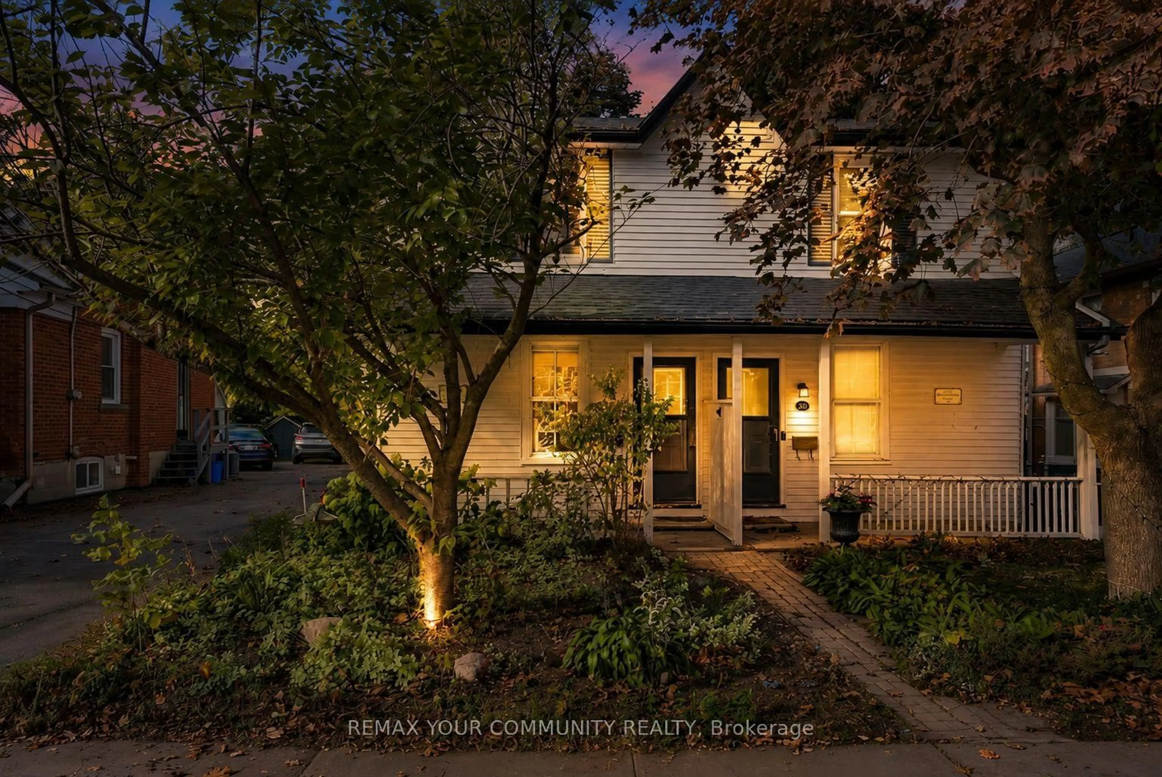 Unknown for 30 Elizabeth St, Richmond Hill Ontario L4C 3V4
