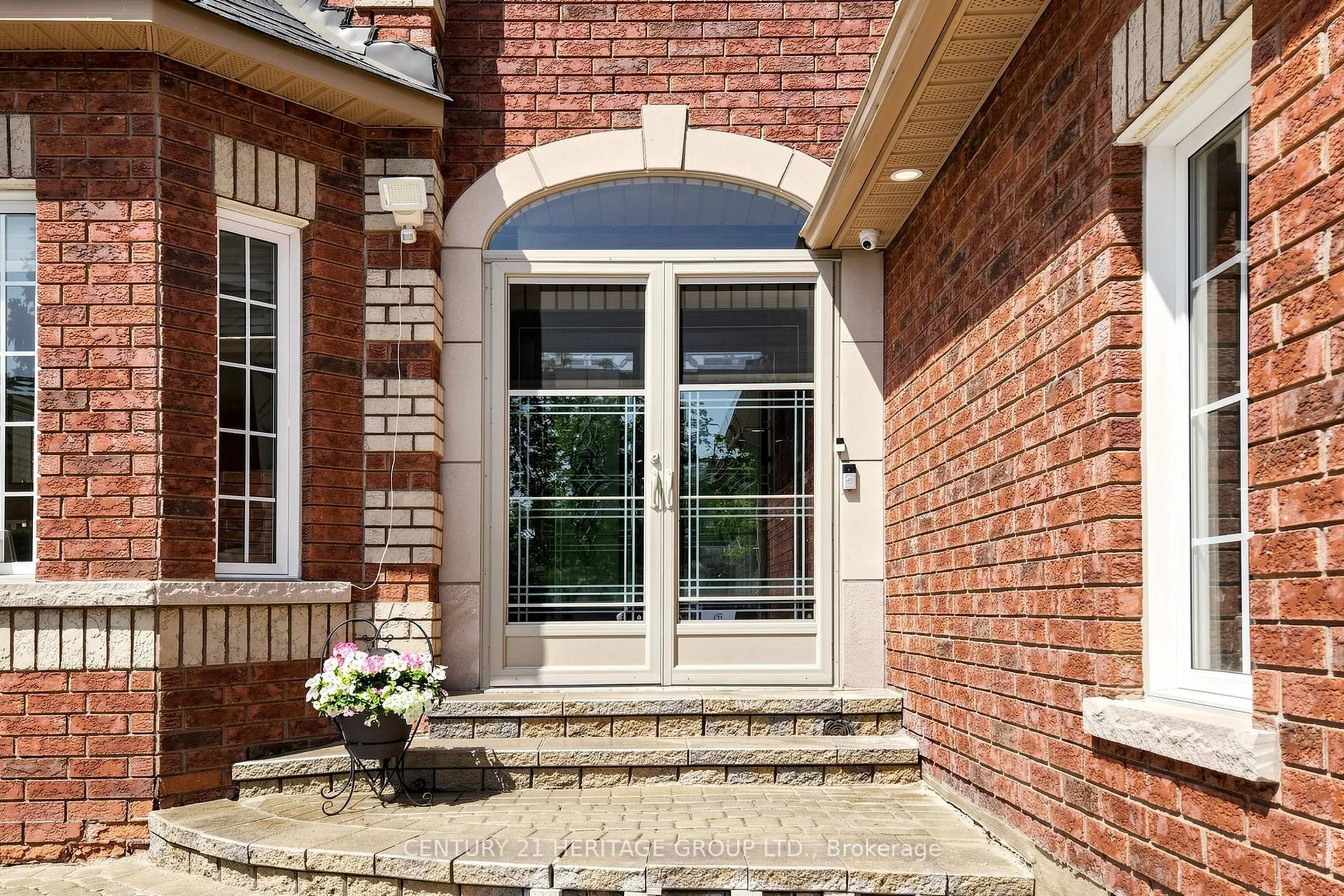 Home with brick exterior material, street for 4 Mumberson Crt, Markham Ontario L6C 1Y4