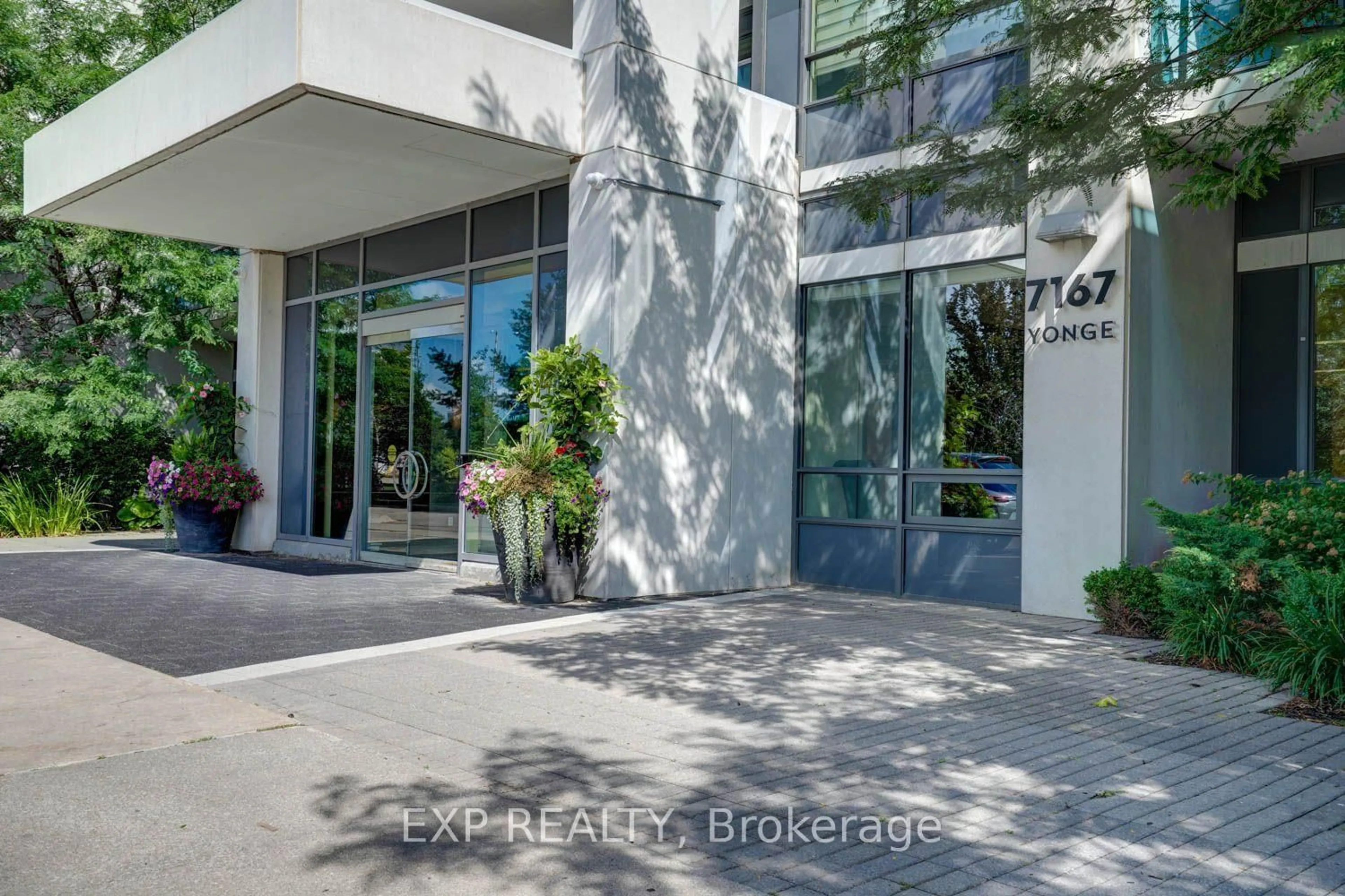 Indoor foyer for 7167 Yonge St #619, Markham Ontario L3T 0E1