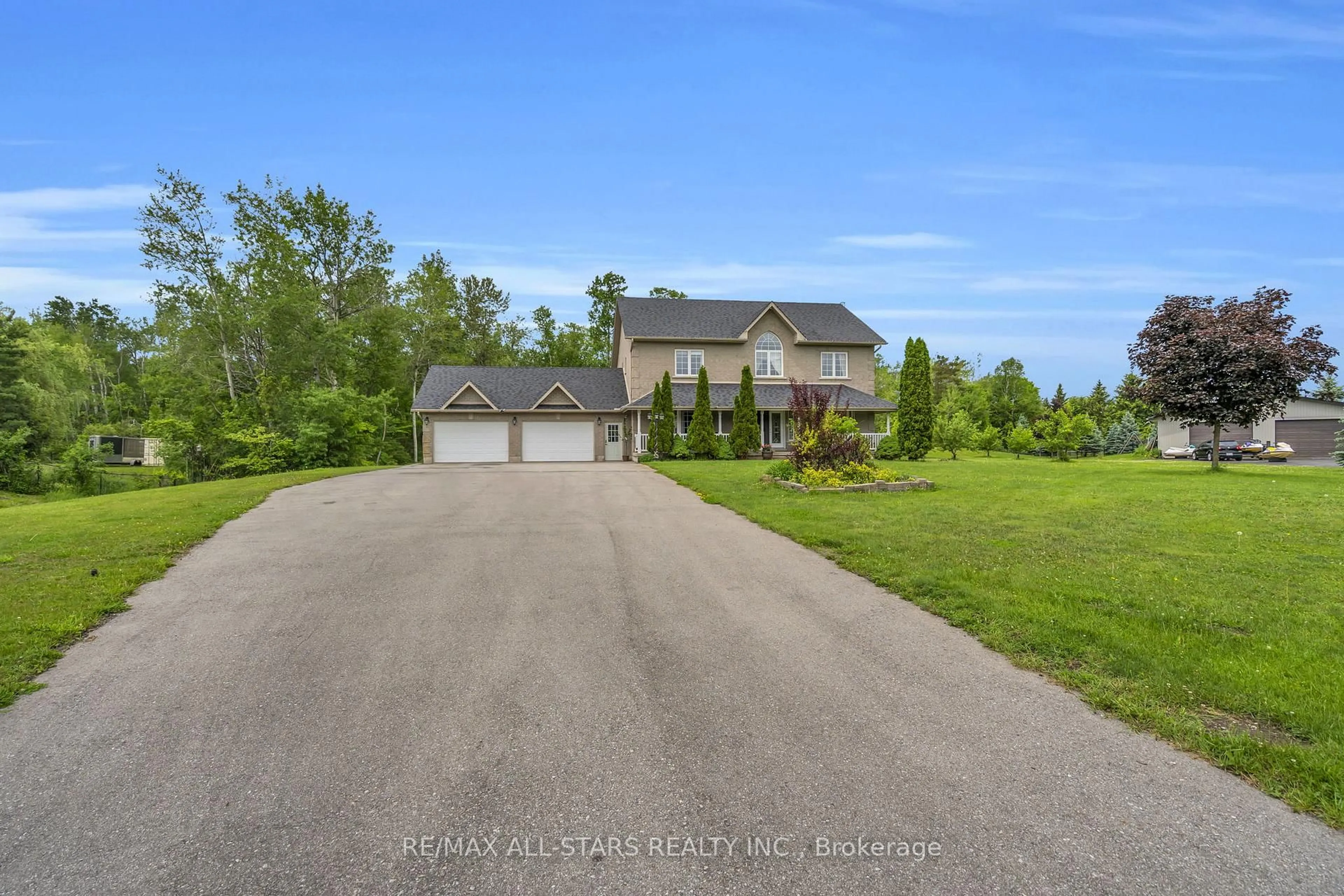 A pic from outside/outdoor area/front of a property/back of a property/a pic from drone, unknown for 6 Audubon Way, Georgina Ontario L0E 1A0