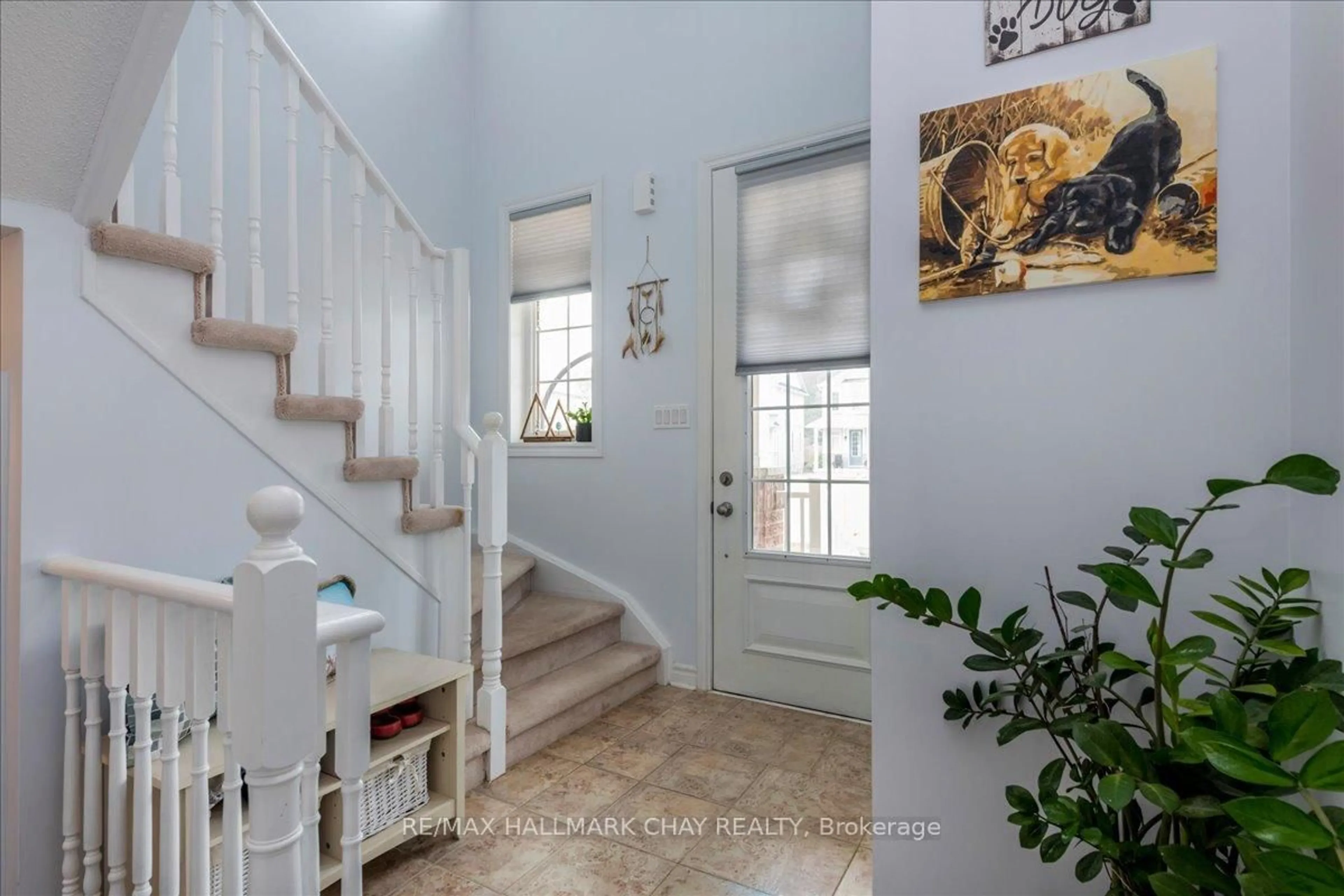 Indoor entryway for 27 Blanchard Cres, Essa Ontario L0M 1B0