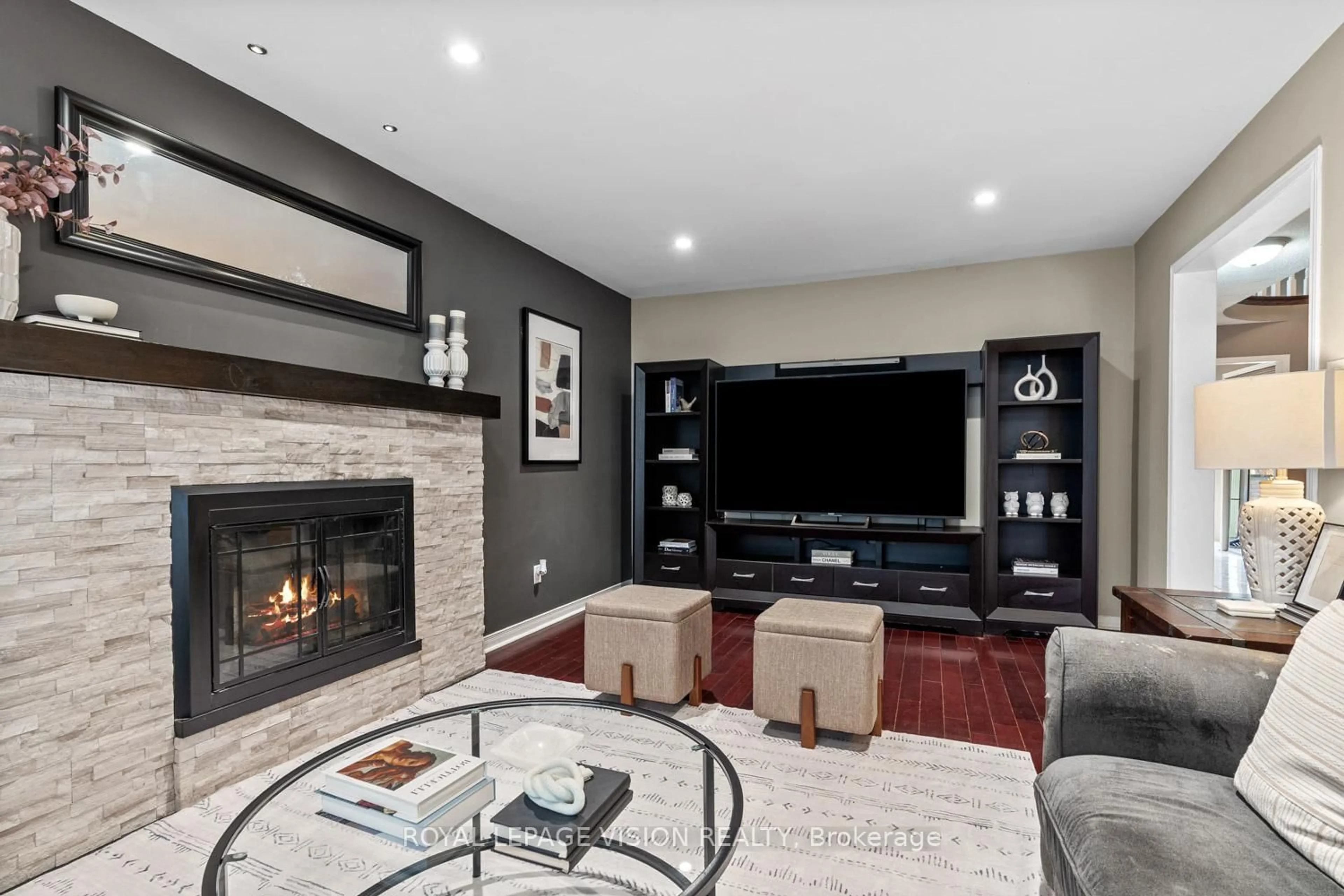 Home theater for 83 Bergin Rd, Newmarket Ontario L3X 1S2