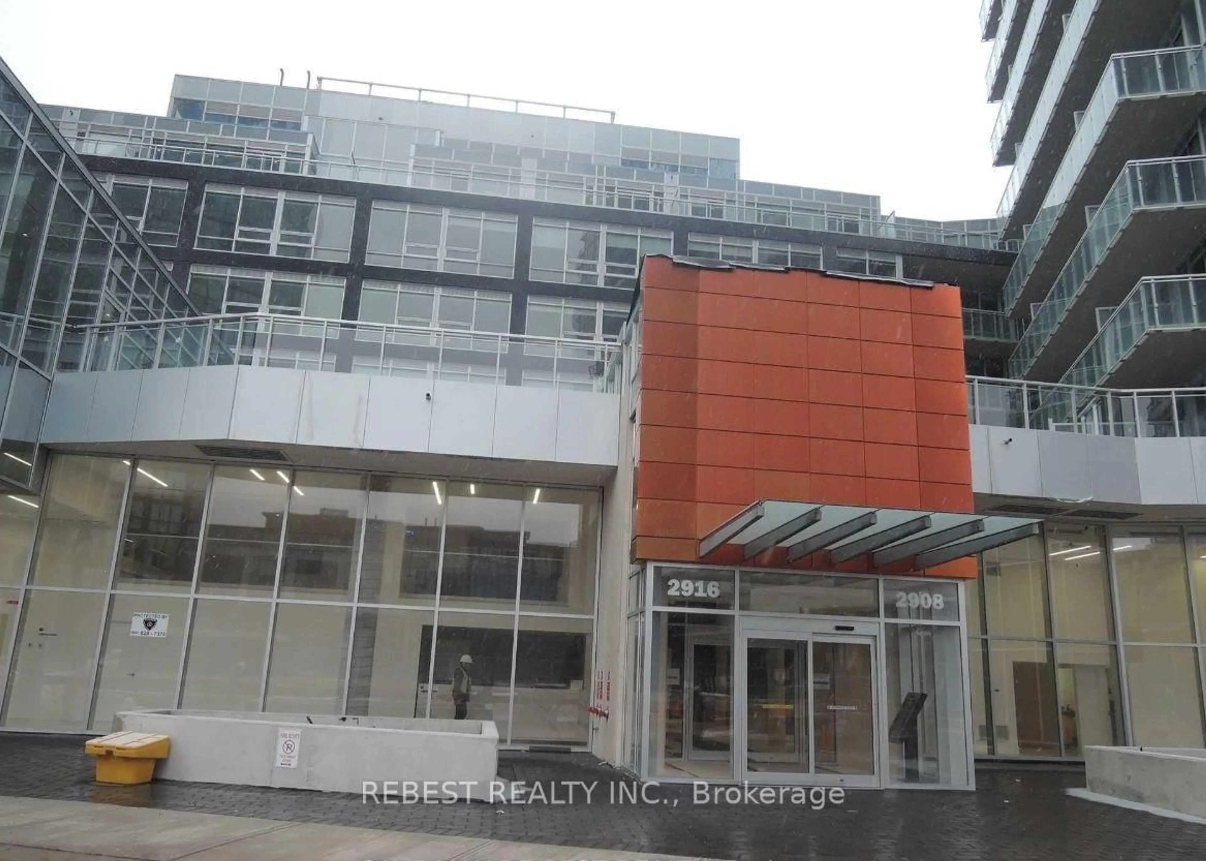 Indoor foyer for 2908 Highway 7 Rd #402, Vaughan Ontario L4K 0K5