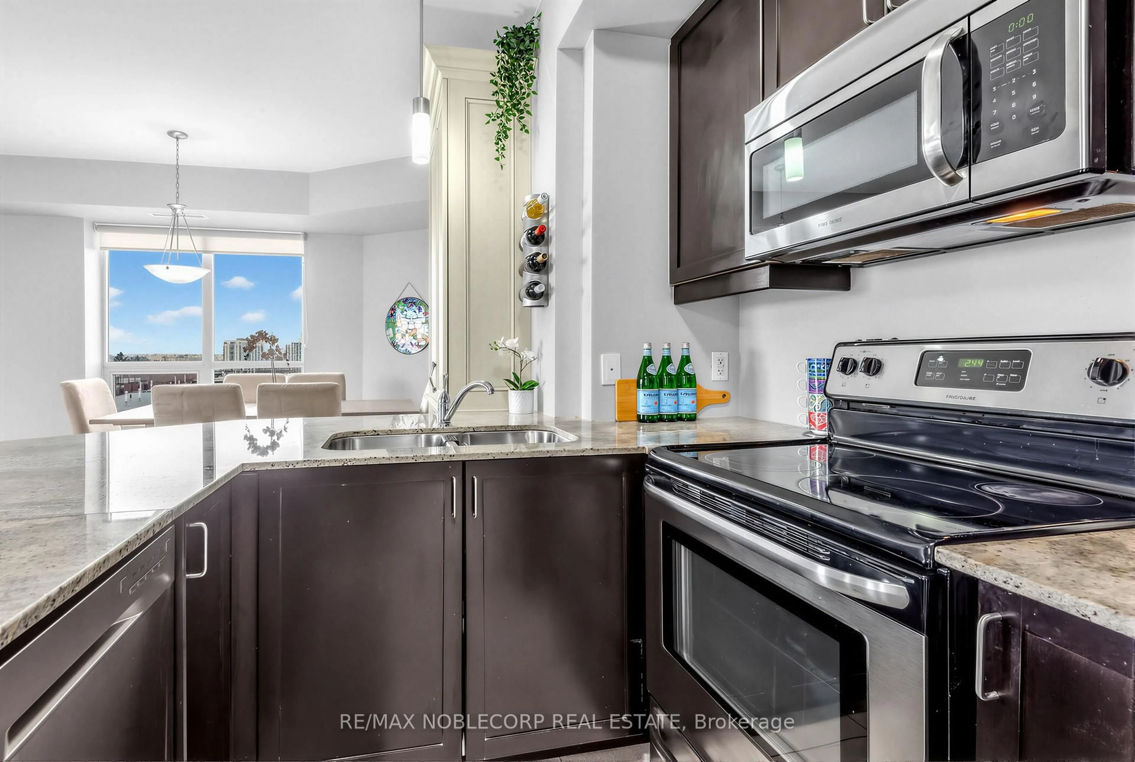 Open concept kitchen, ceramic/tile floor for 7730 Kipling Ave #610, Vaughan Ontario L4L 1Y9