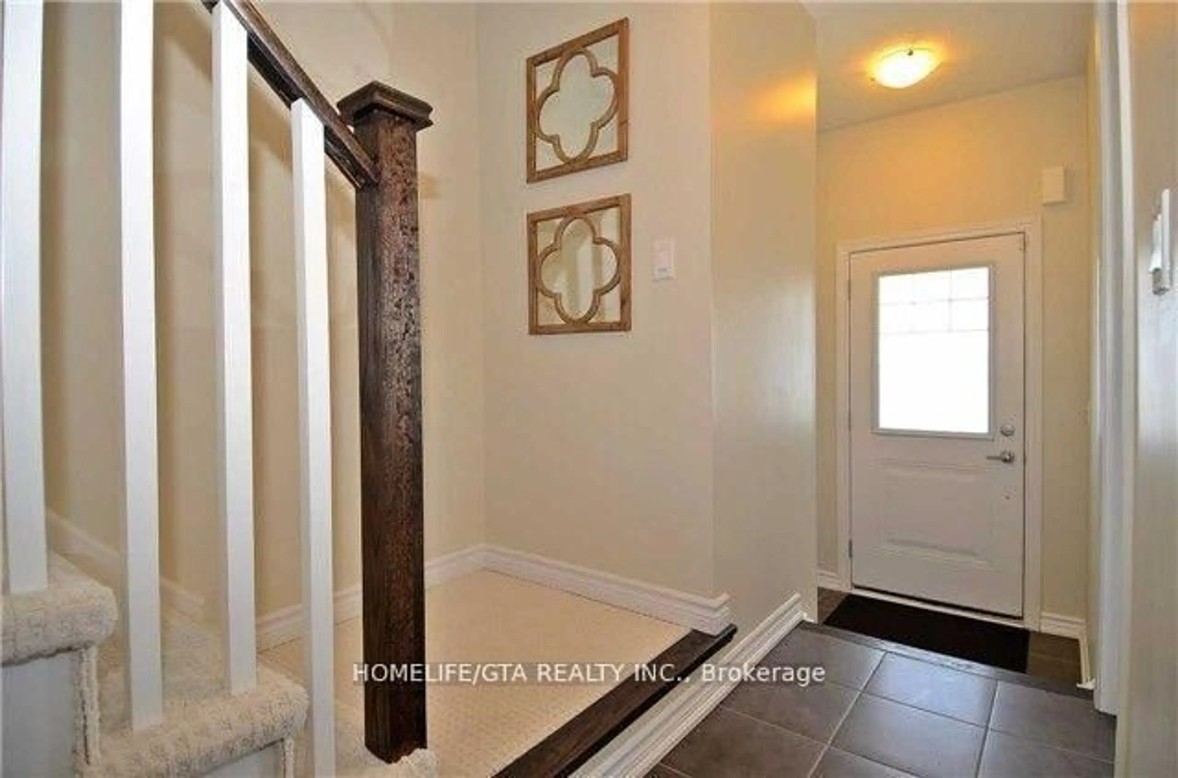 Indoor entryway for 52 Baker Hill Blvd, Whitchurch-Stouffville Ontario L4A 8B7