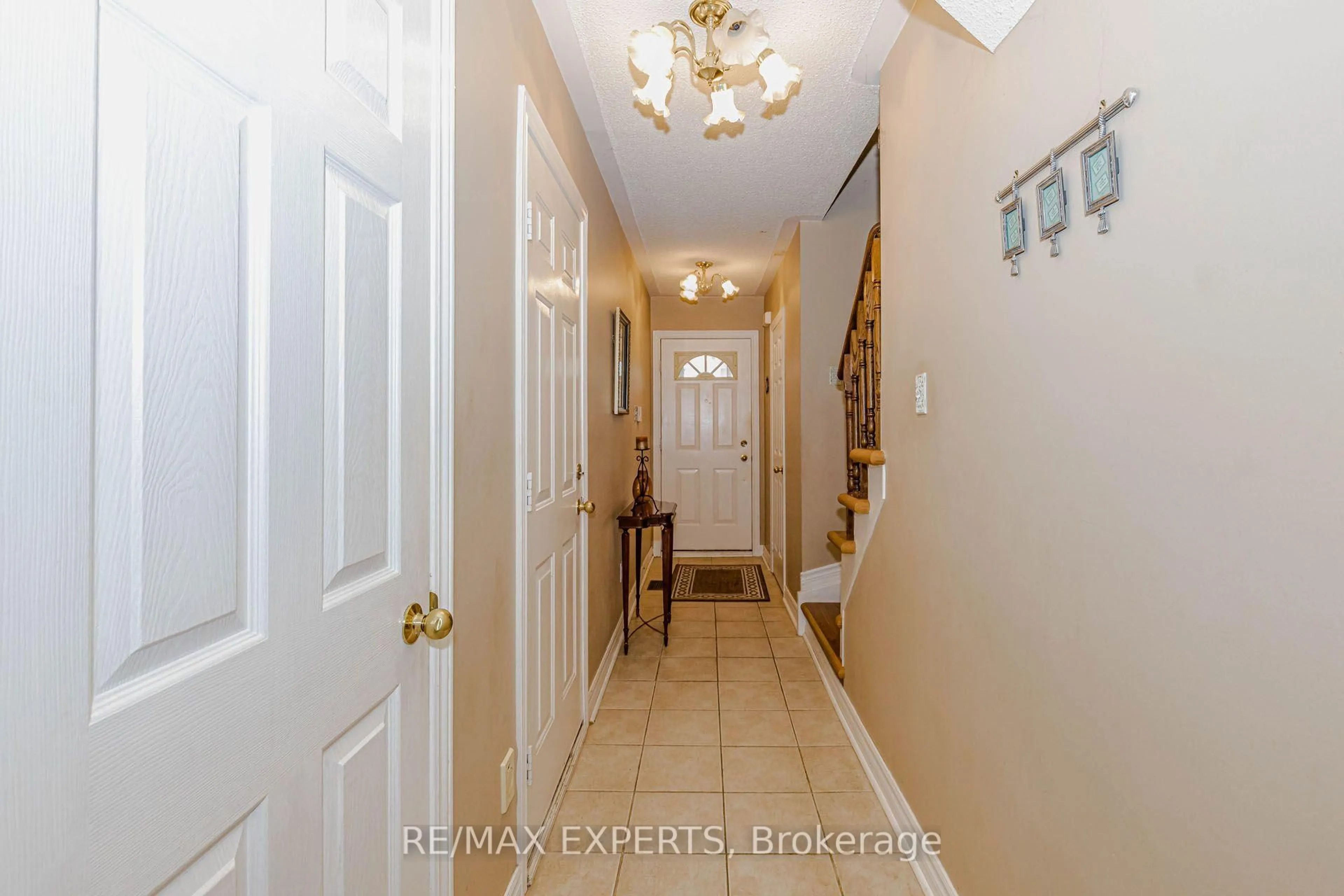 Indoor entryway for 225 Kelso Cres, Vaughan Ontario L6A 2E1