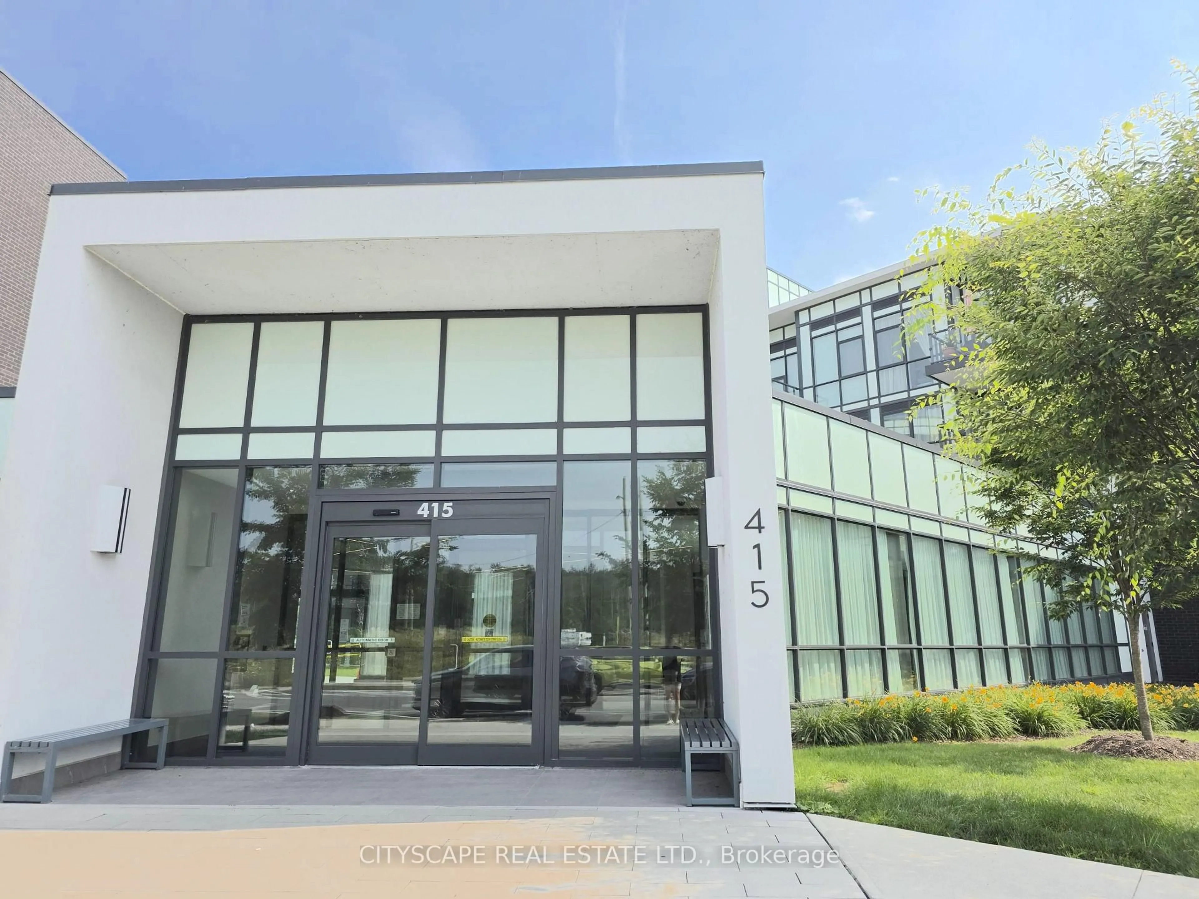 Indoor foyer for 415 Sea Ray Ave #418, Innisfil Ontario L9S 0R5