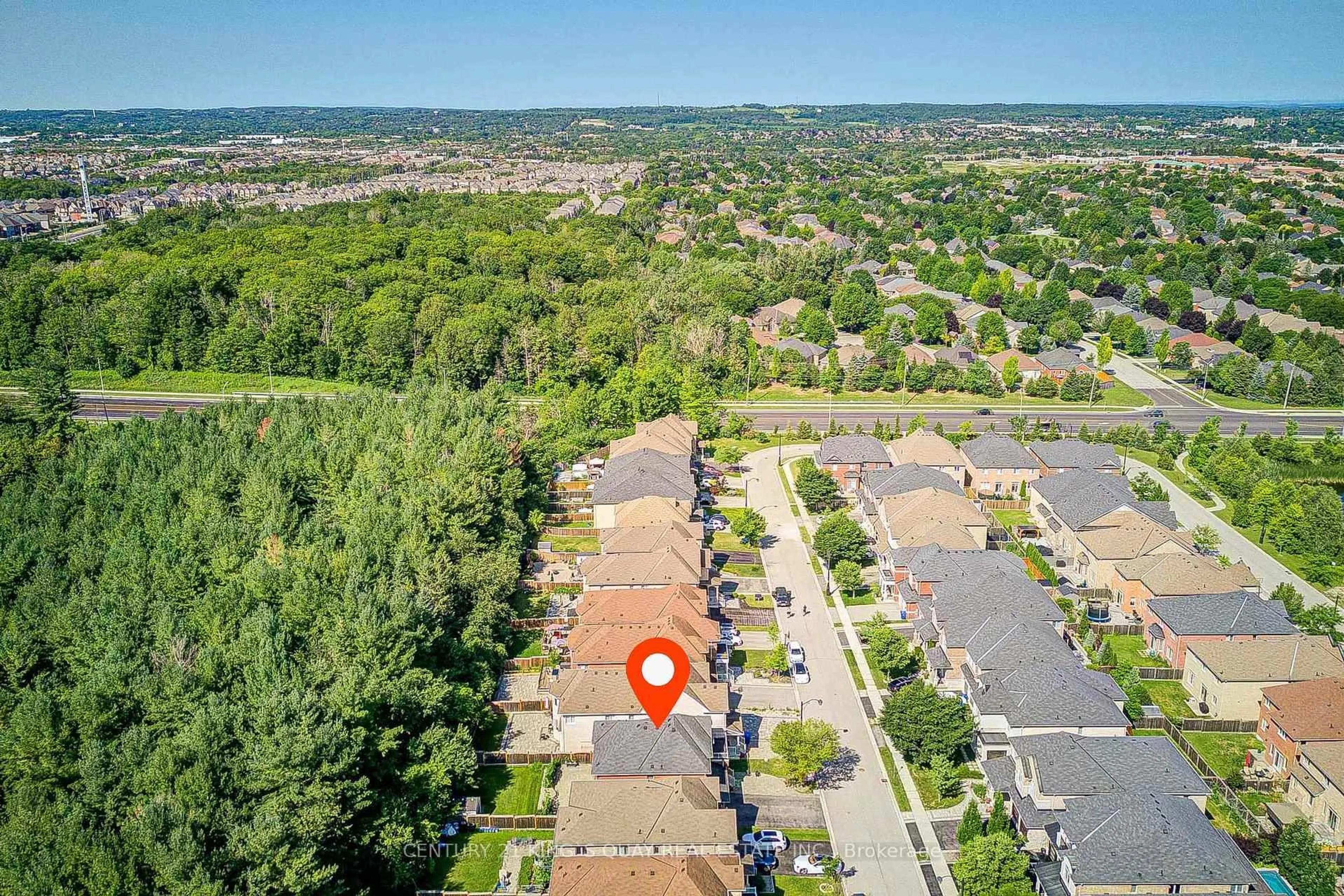 A pic from outside/outdoor area/front of a property/back of a property/a pic from drone, street for 1177 Stuffles Cres, Newmarket Ontario L3X 0E3