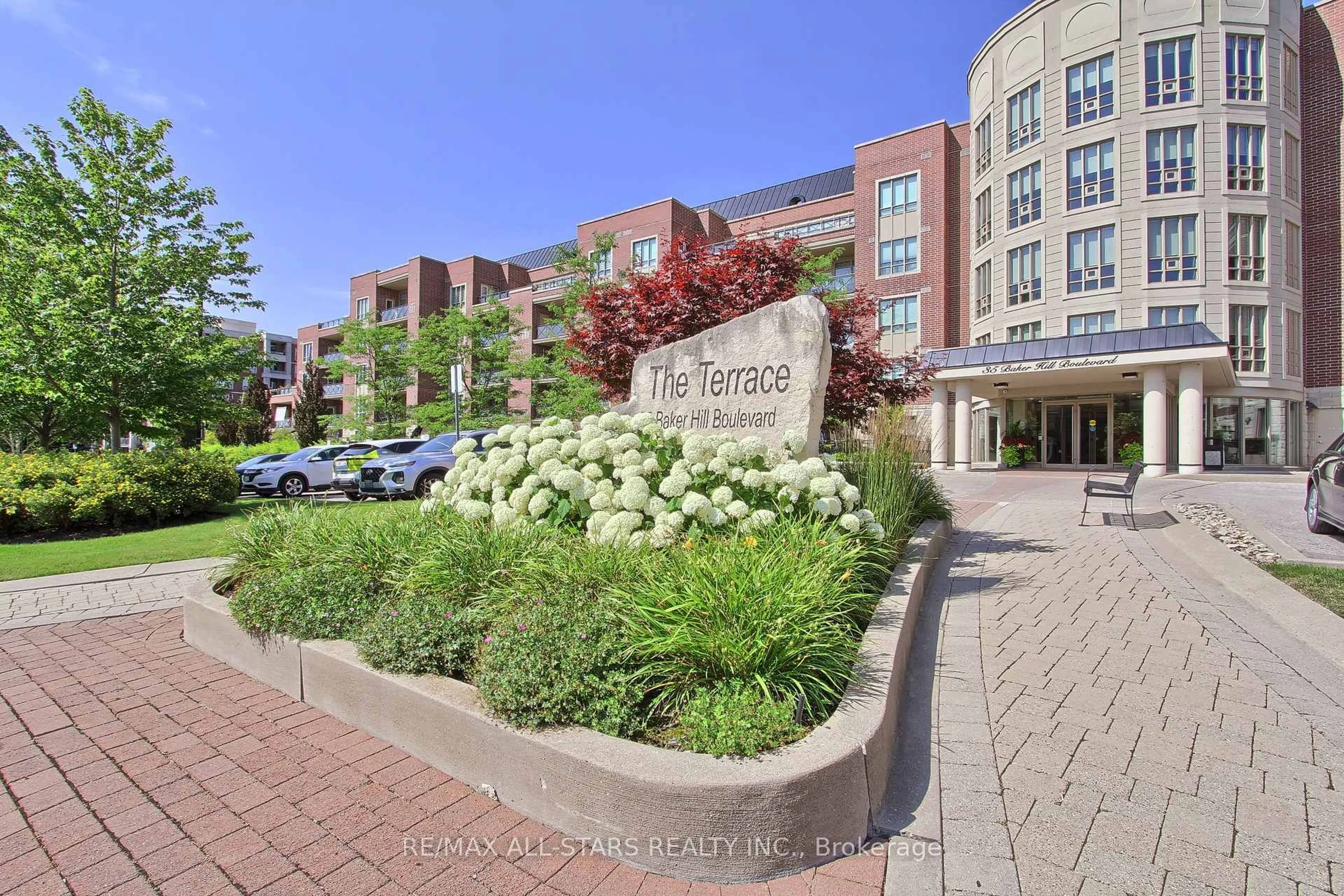 Patio, street for 35 Baker Hill Blvd #322, Whitchurch-Stouffville Ontario L4A 1P8