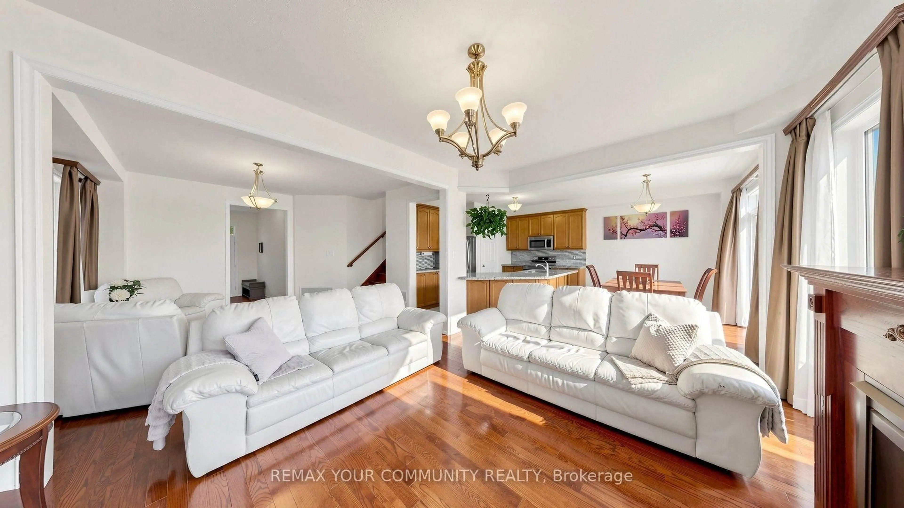 Living room with furniture, unknown for 6 Homerton Ave, Richmond Hill Ontario L4E 0V9