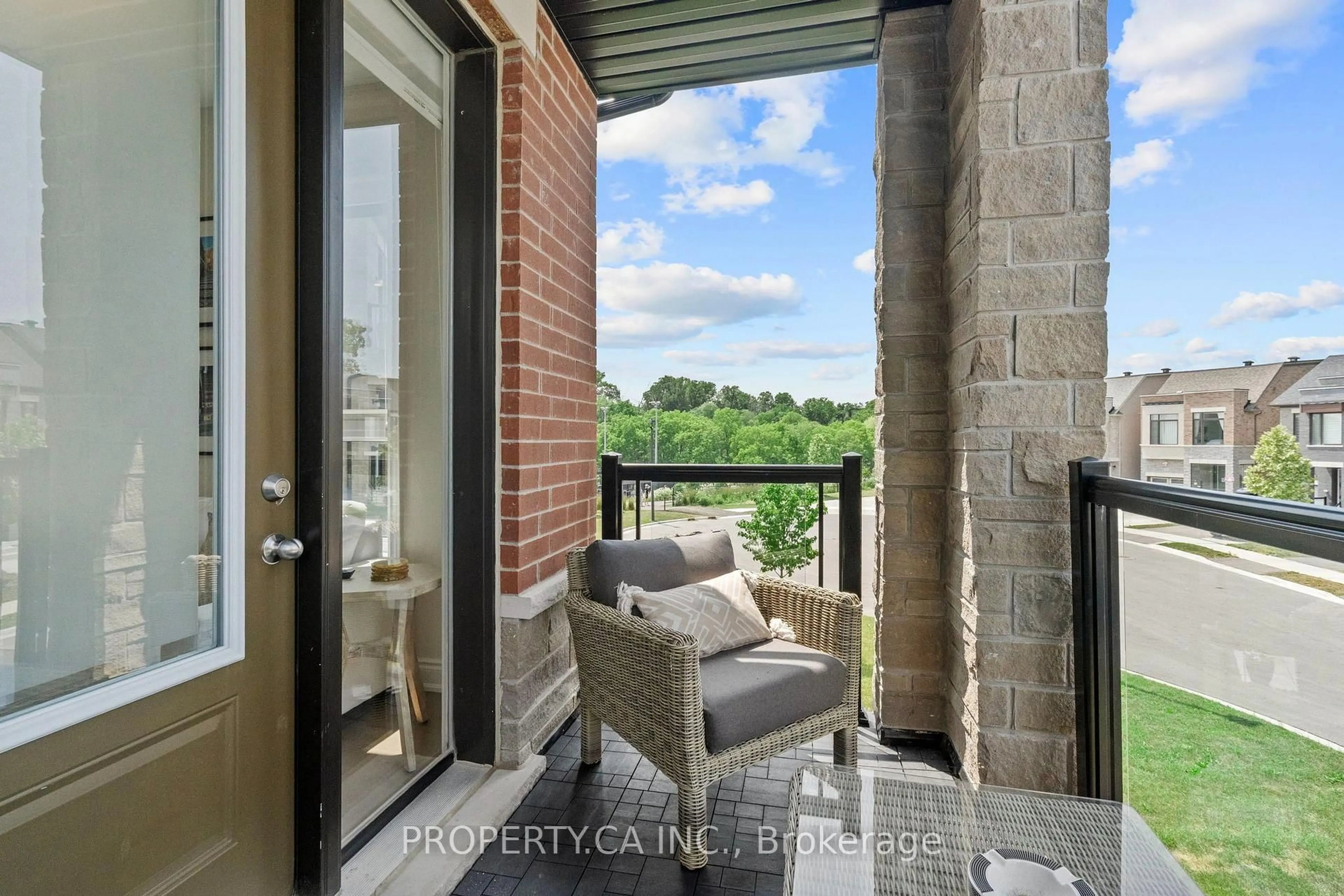 Unknown for 556 New England Crt, Newmarket Ontario L3X 0M5