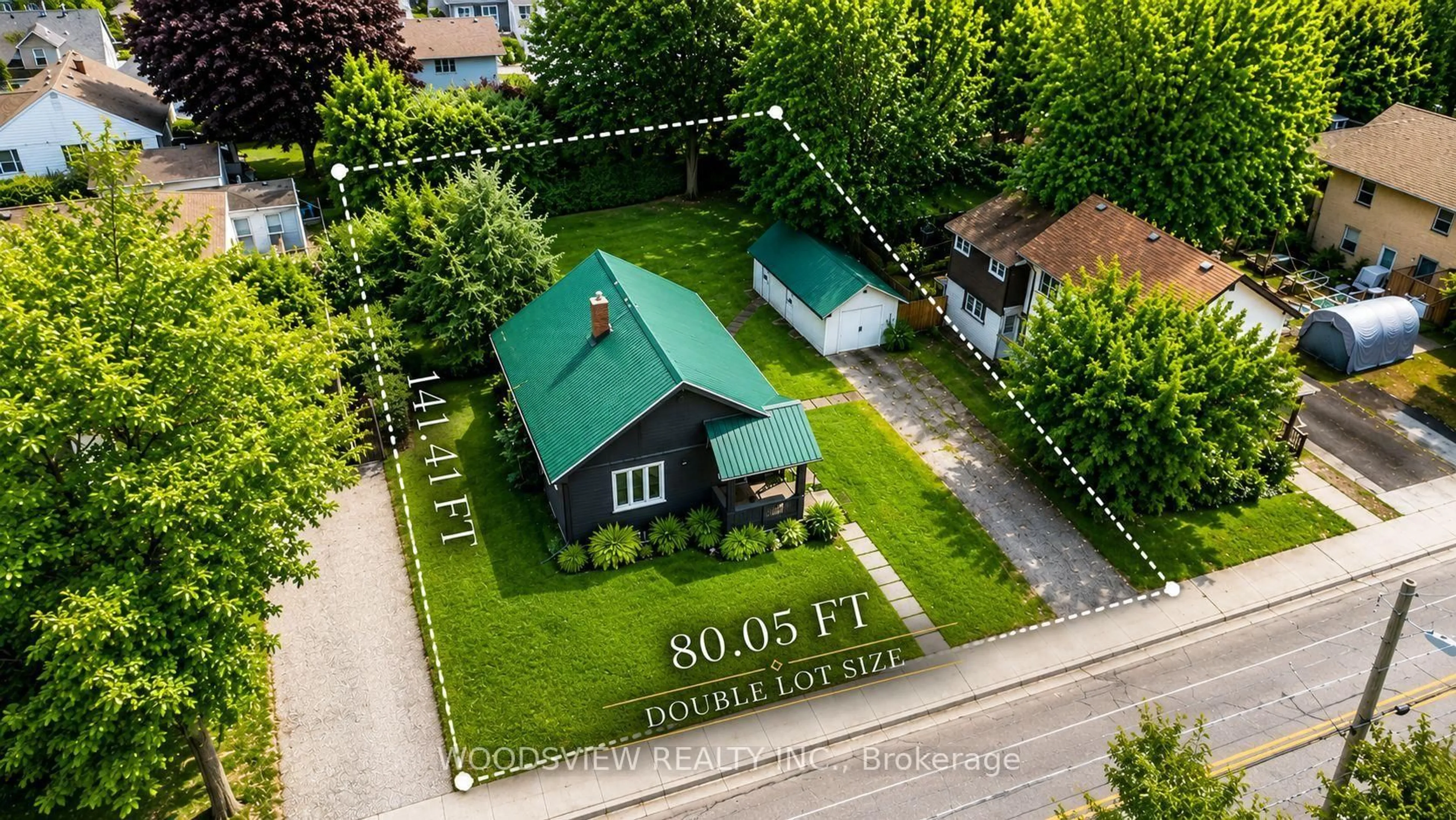 A pic from outside/outdoor area/front of a property/back of a property/a pic from drone, street for 388 Eagle St, Newmarket Ontario L3Y 1K4