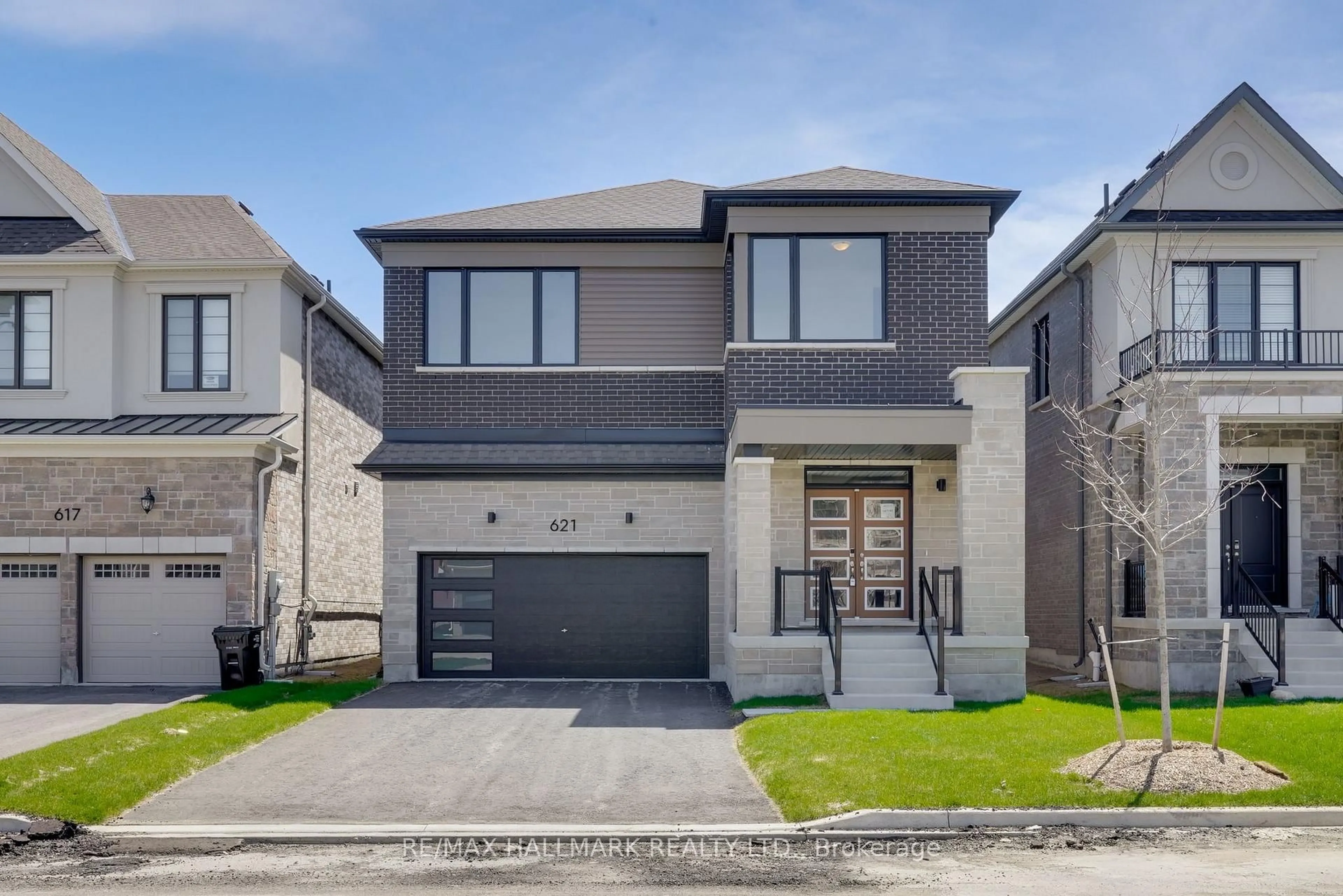 Home with brick exterior material, street for 621 Mika St, Innisfil Ontario L9S 0S2