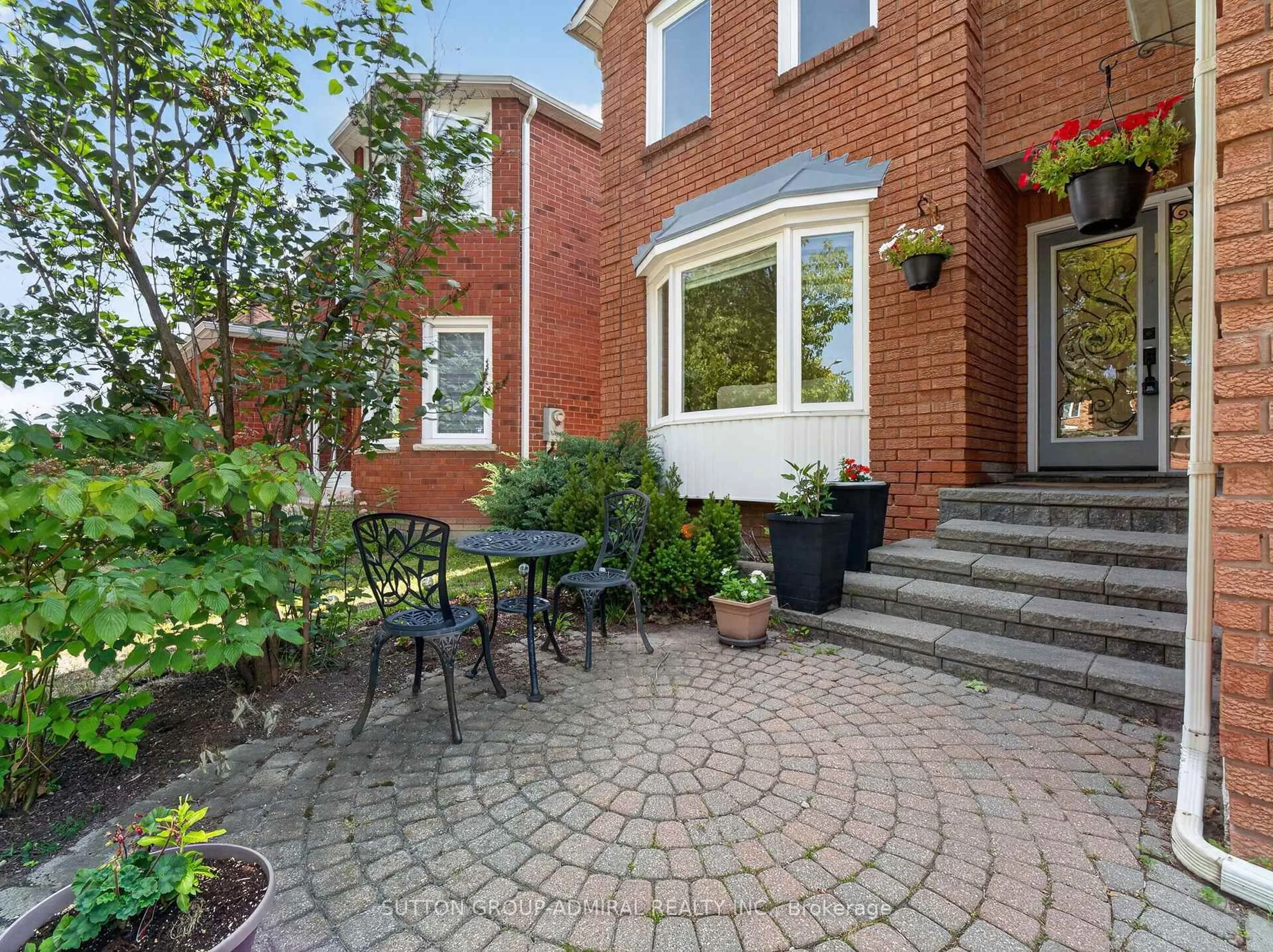 Patio, street for 99 Dundurn Cres, Vaughan Ontario L4J 6Z4