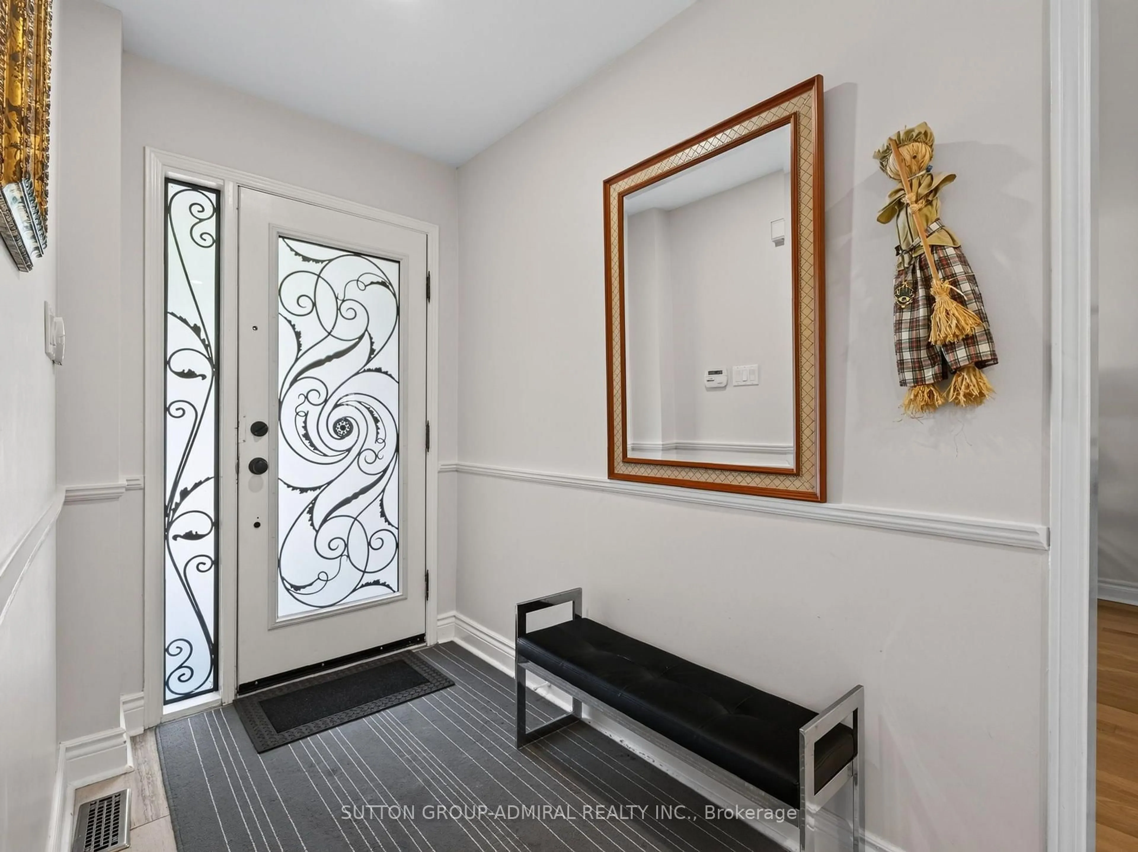 Indoor entryway for 99 Dundurn Cres, Vaughan Ontario L4J 6Z4
