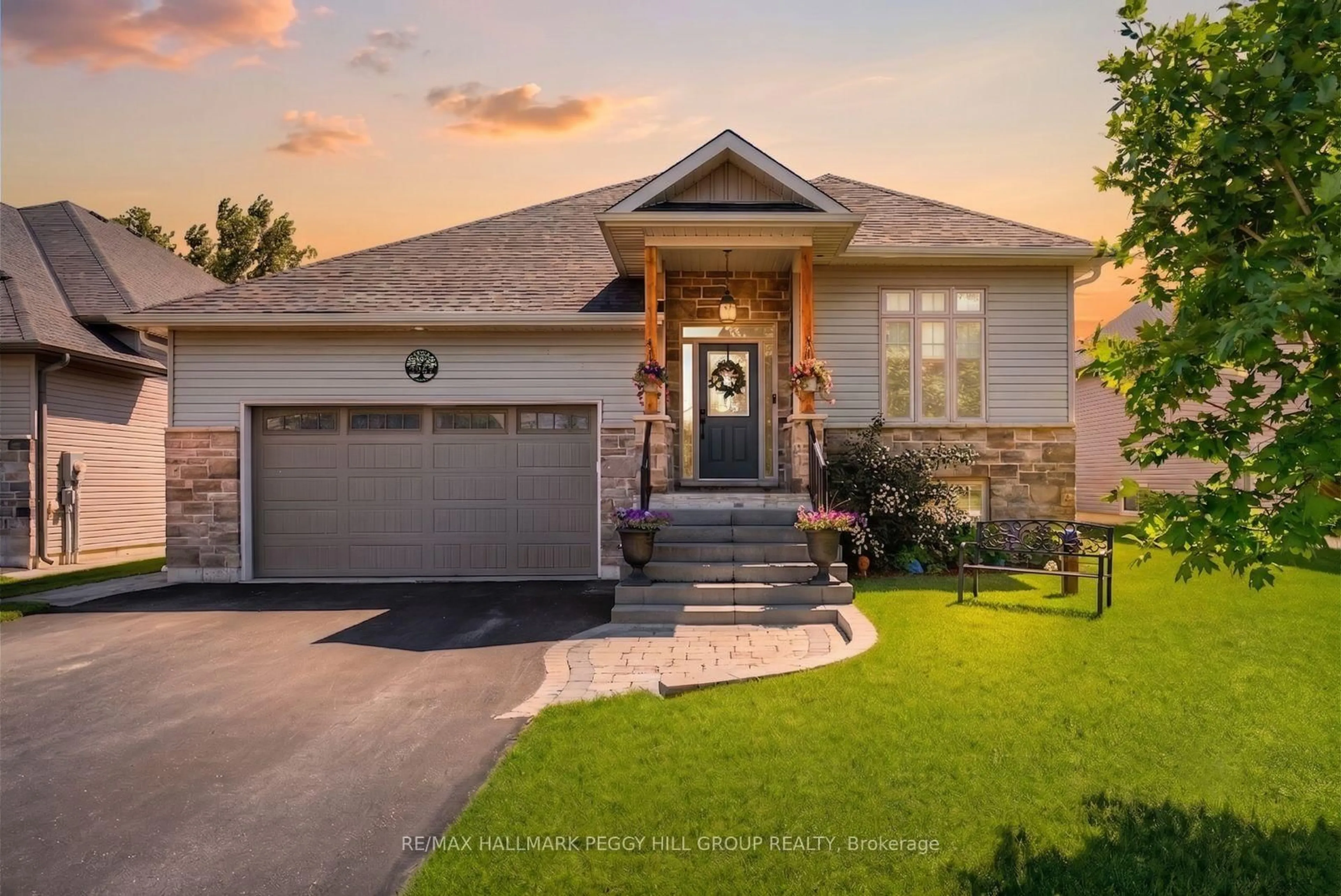 Home with brick exterior material, street for 2967 Earl St, Innisfil Ontario L9S 3E2