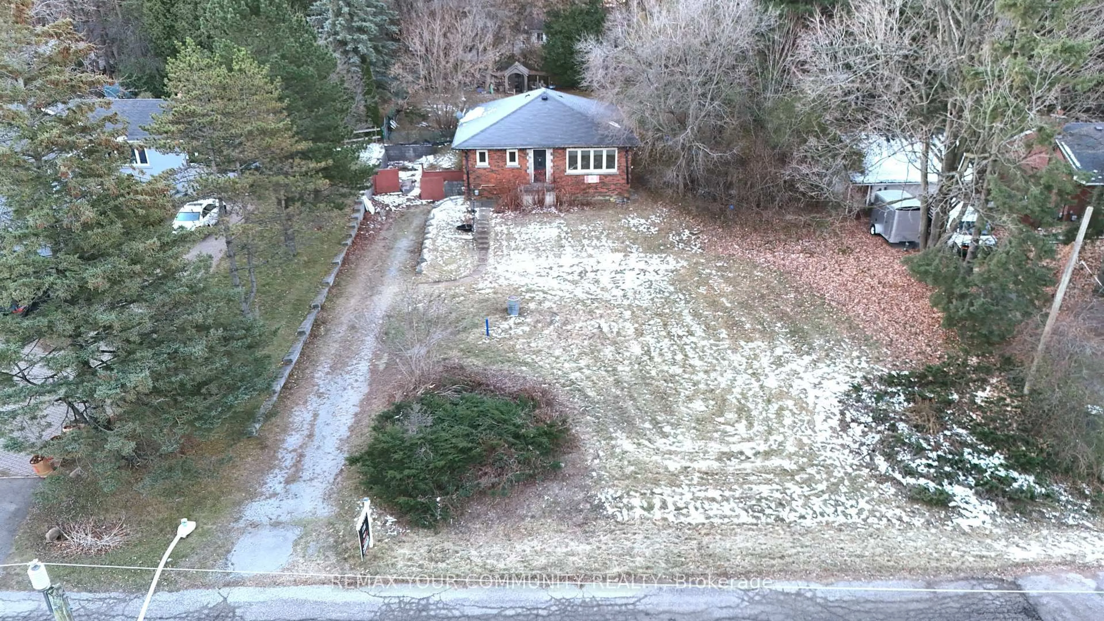 A pic from outside/outdoor area/front of a property/back of a property/a pic from drone, unknown for 79 Muirhead Cres, Richmond Hill Ontario L4E 3M7